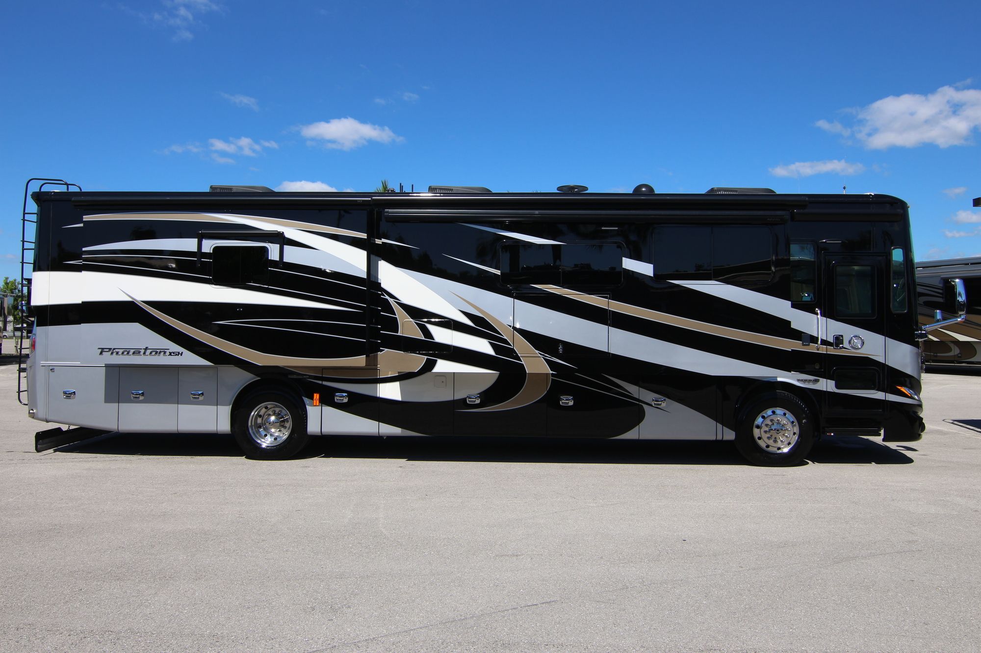 New 2019 Tiffin Motor Homes Phaeton 40IH Class A  For Sale