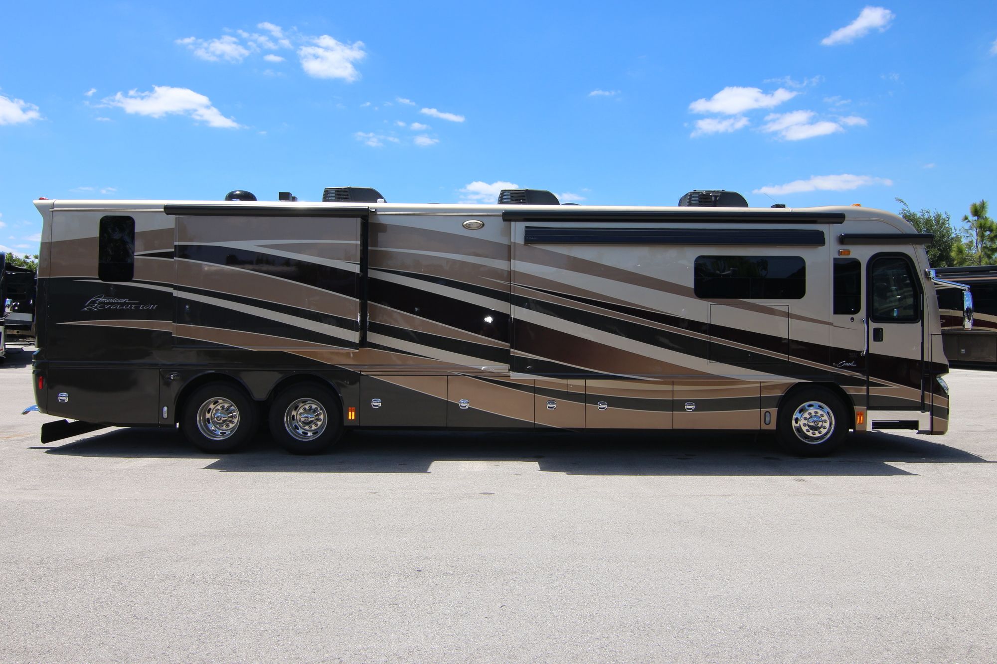 Used 2014 Fleetwood Revolution 42W Class A  For Sale