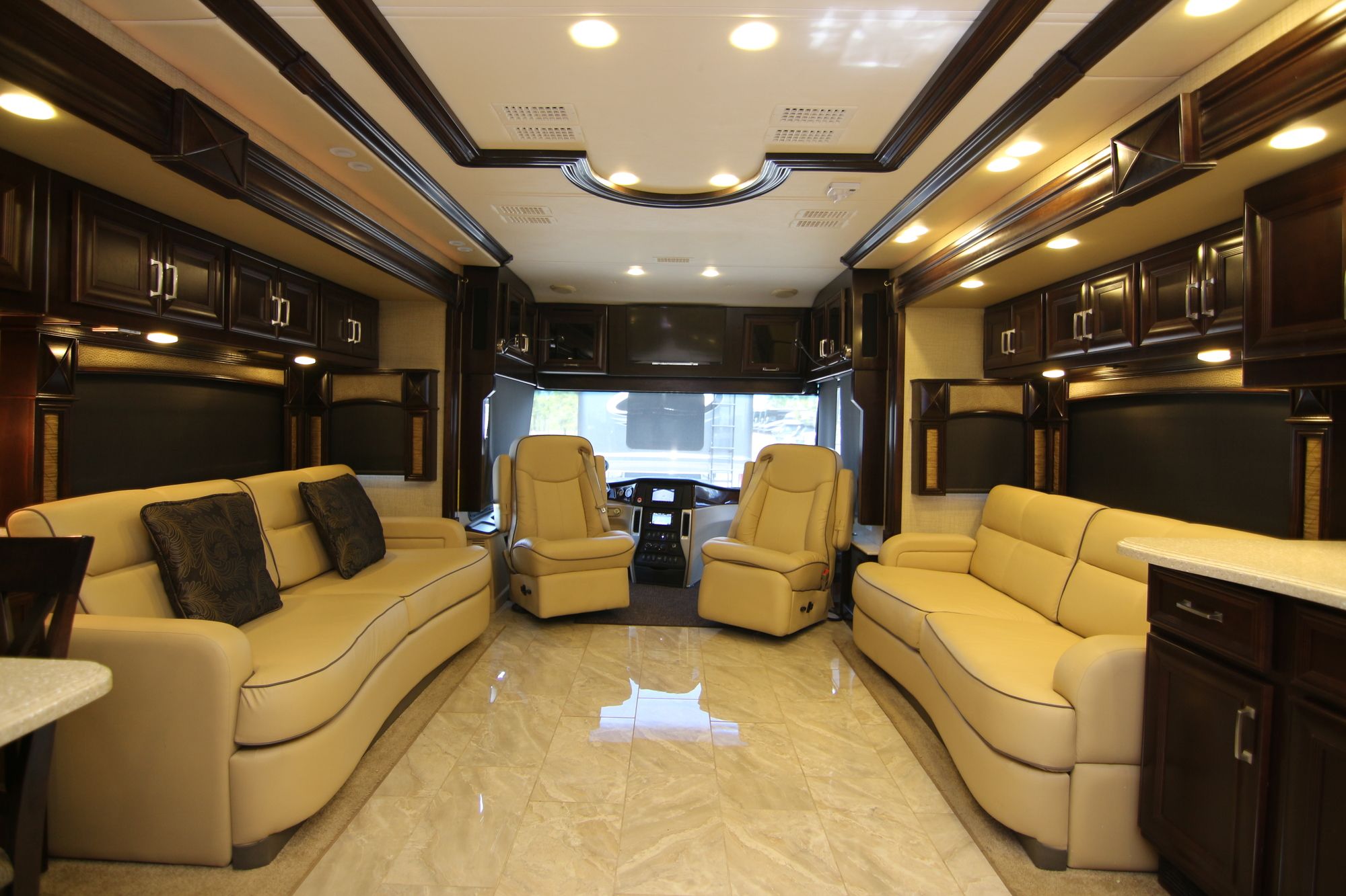 Used 2014 Fleetwood Revolution 42W Class A  For Sale