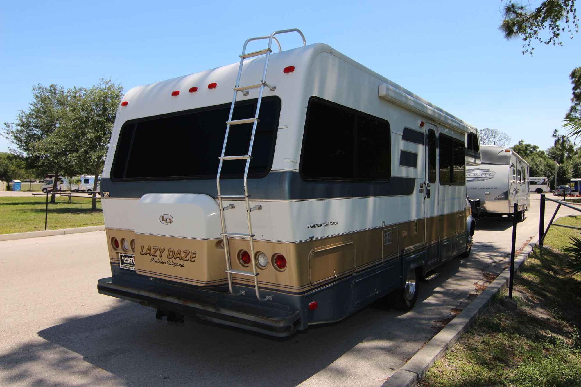 Used 2006 Lazy Daze Mid Bath 27 Class C  For Sale