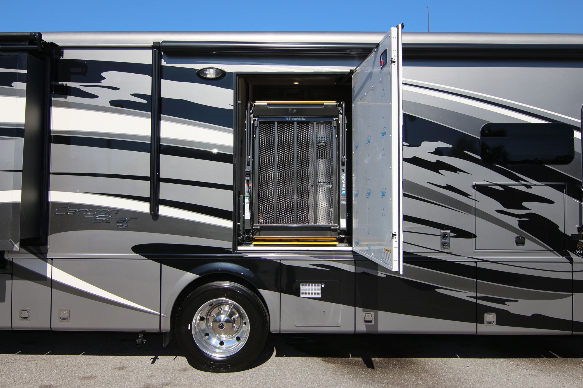 New 2019 Newmar Canyon Star 3911 Class A  For Sale