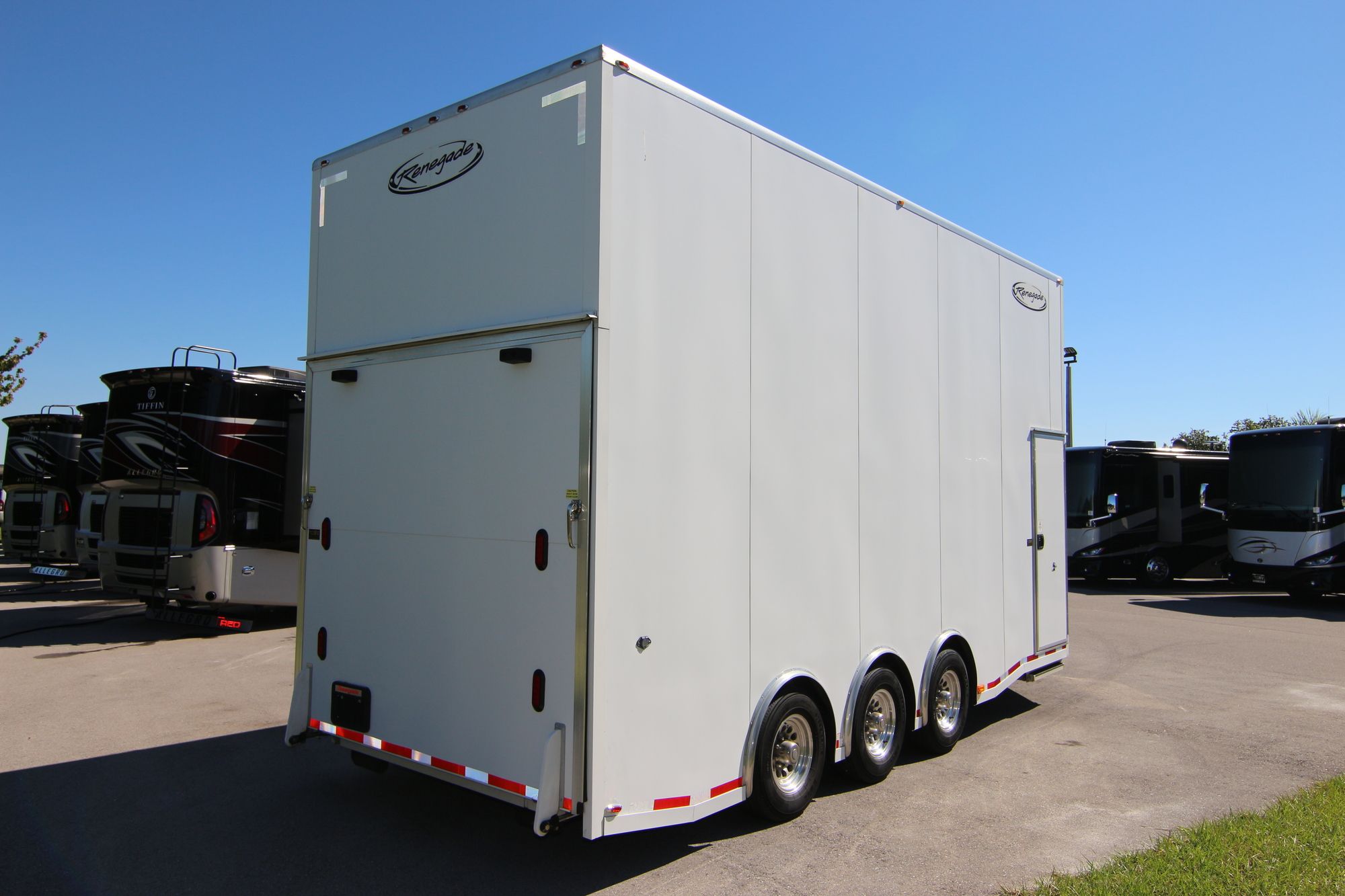 Used 2016 Renegade Rv Stacker V Nose 25TA Co  For Sale