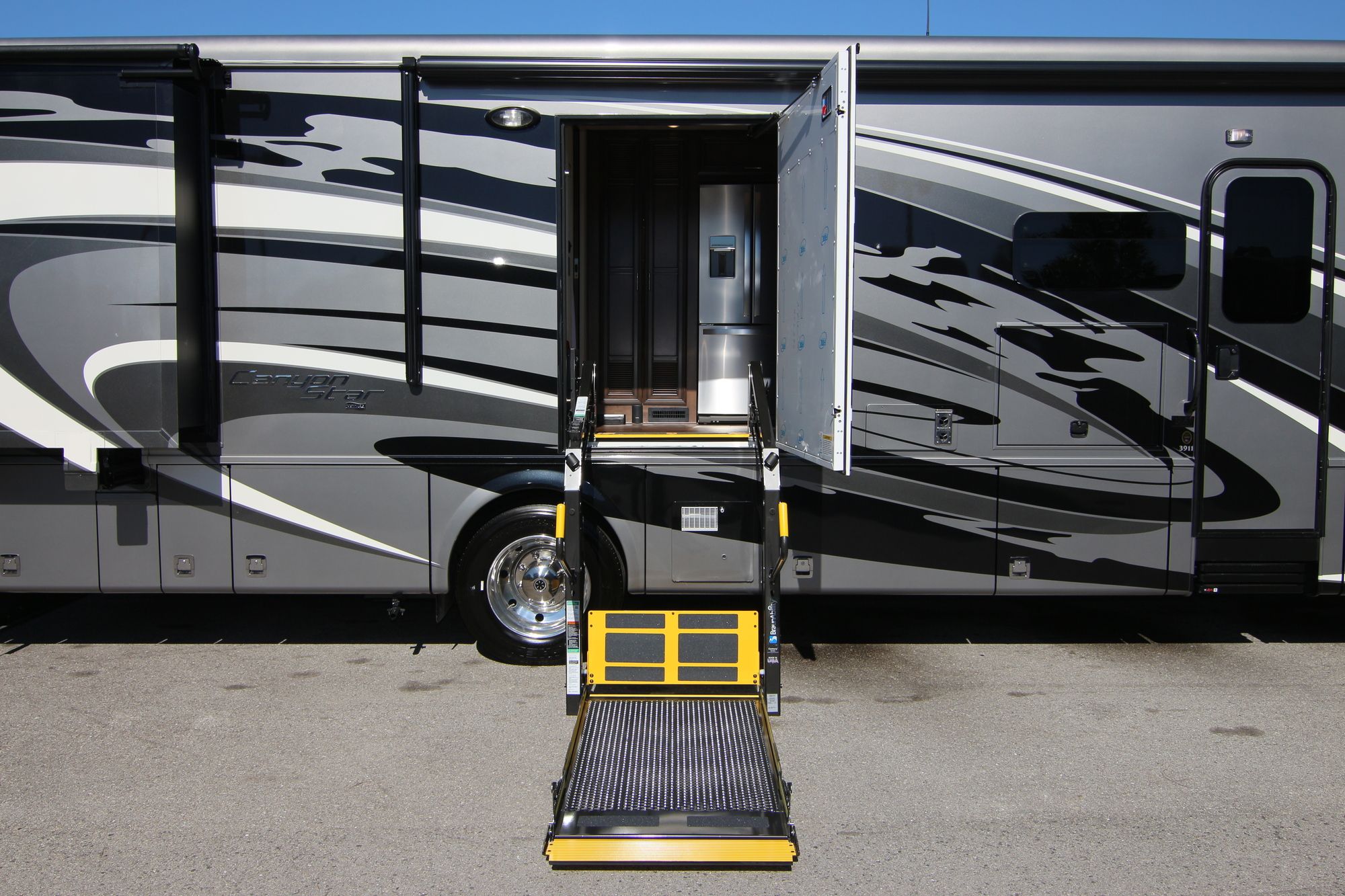New 2019 Newmar Canyon Star 3911 Class A  For Sale