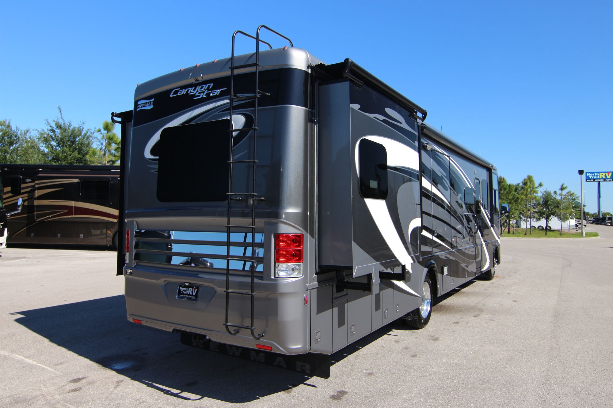 New 2019 Newmar Canyon Star 3911 Class A  For Sale