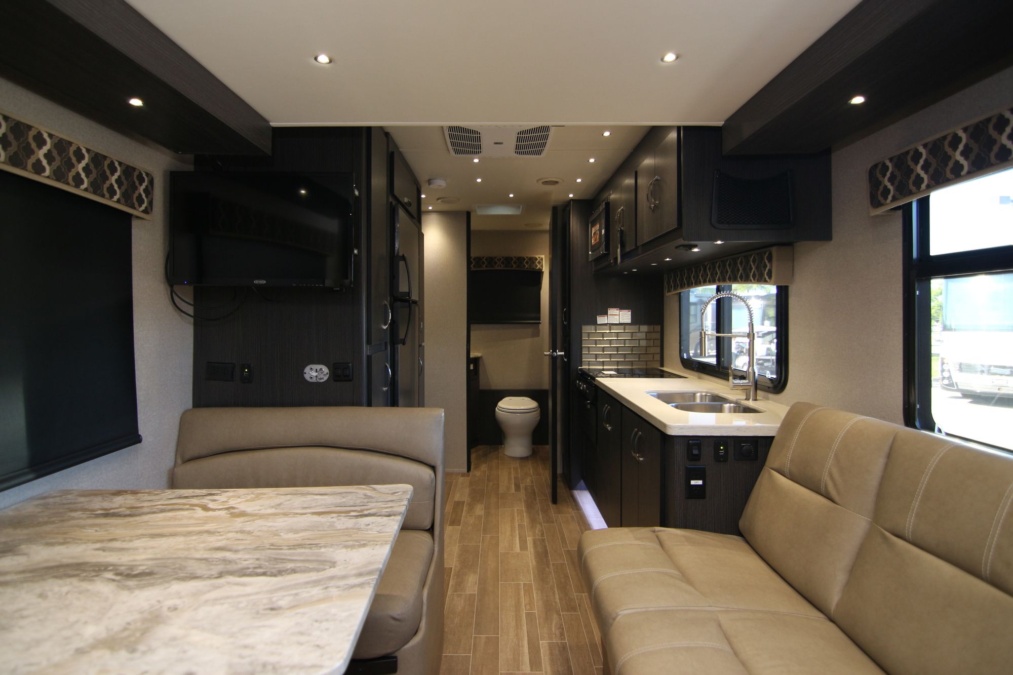 New 2020 Dynamax Isata 3 24RB Class C  For Sale