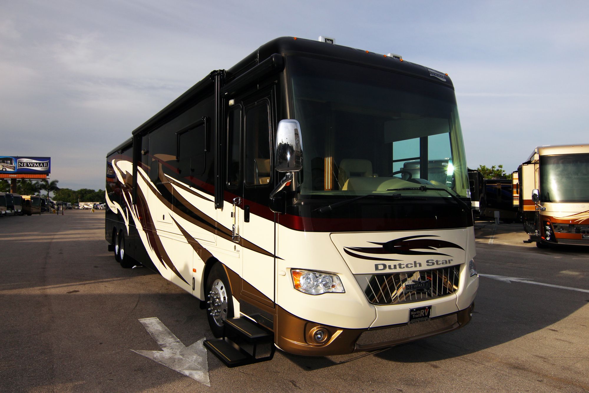 Used 2014 Newmar Dutch Star 4369 Class A  For Sale