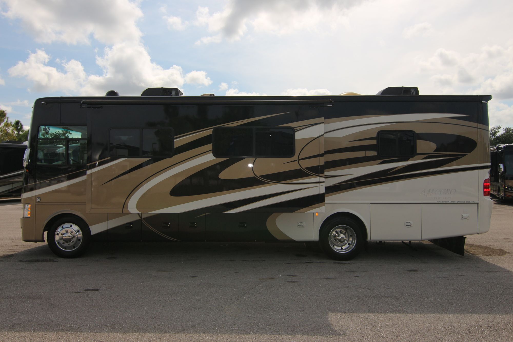 Used 2016 Tiffin Motor Homes Allegro 32SA Class A  For Sale