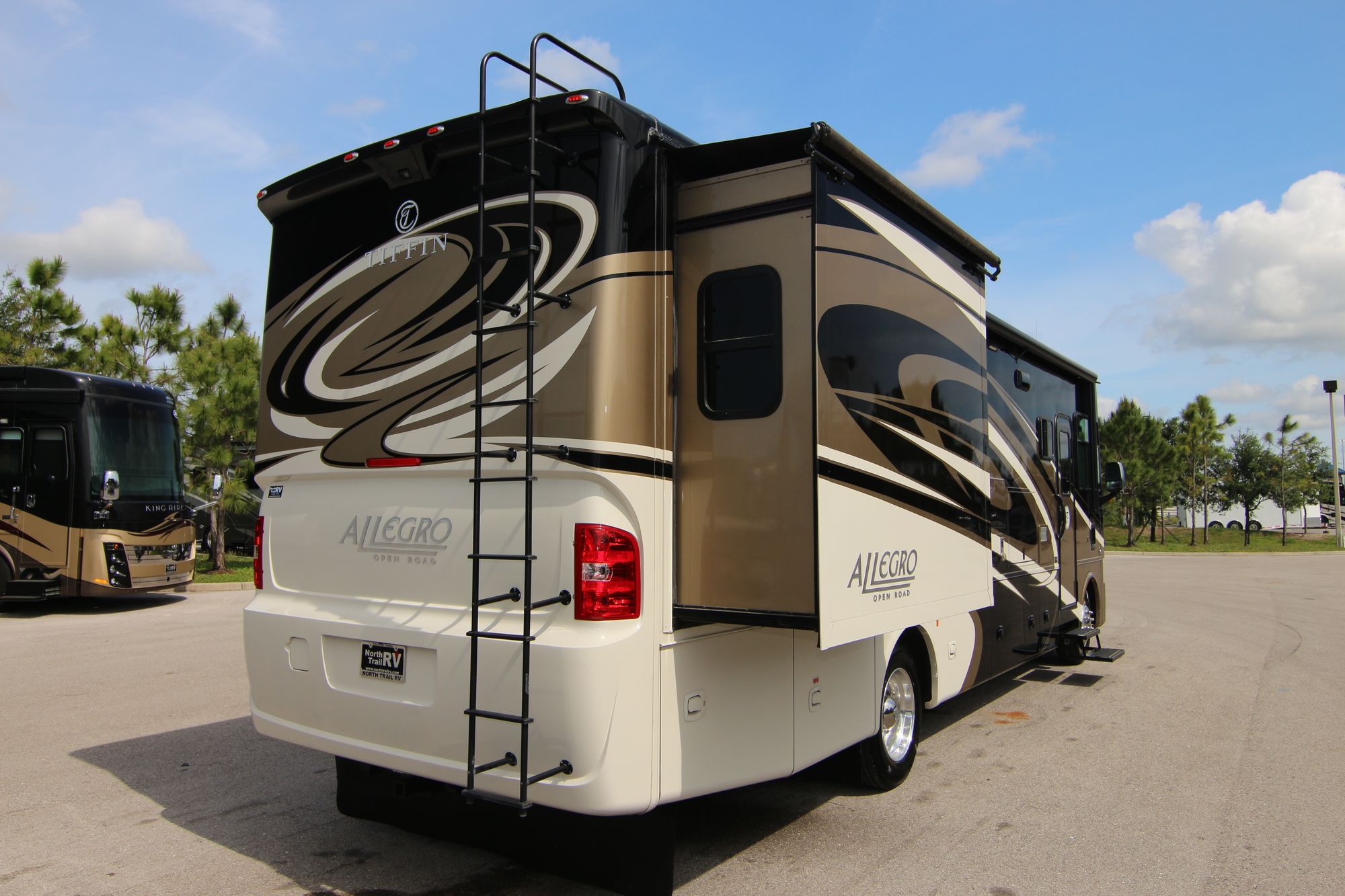 Used 2016 Tiffin Motor Homes Allegro 32SA Class A  For Sale