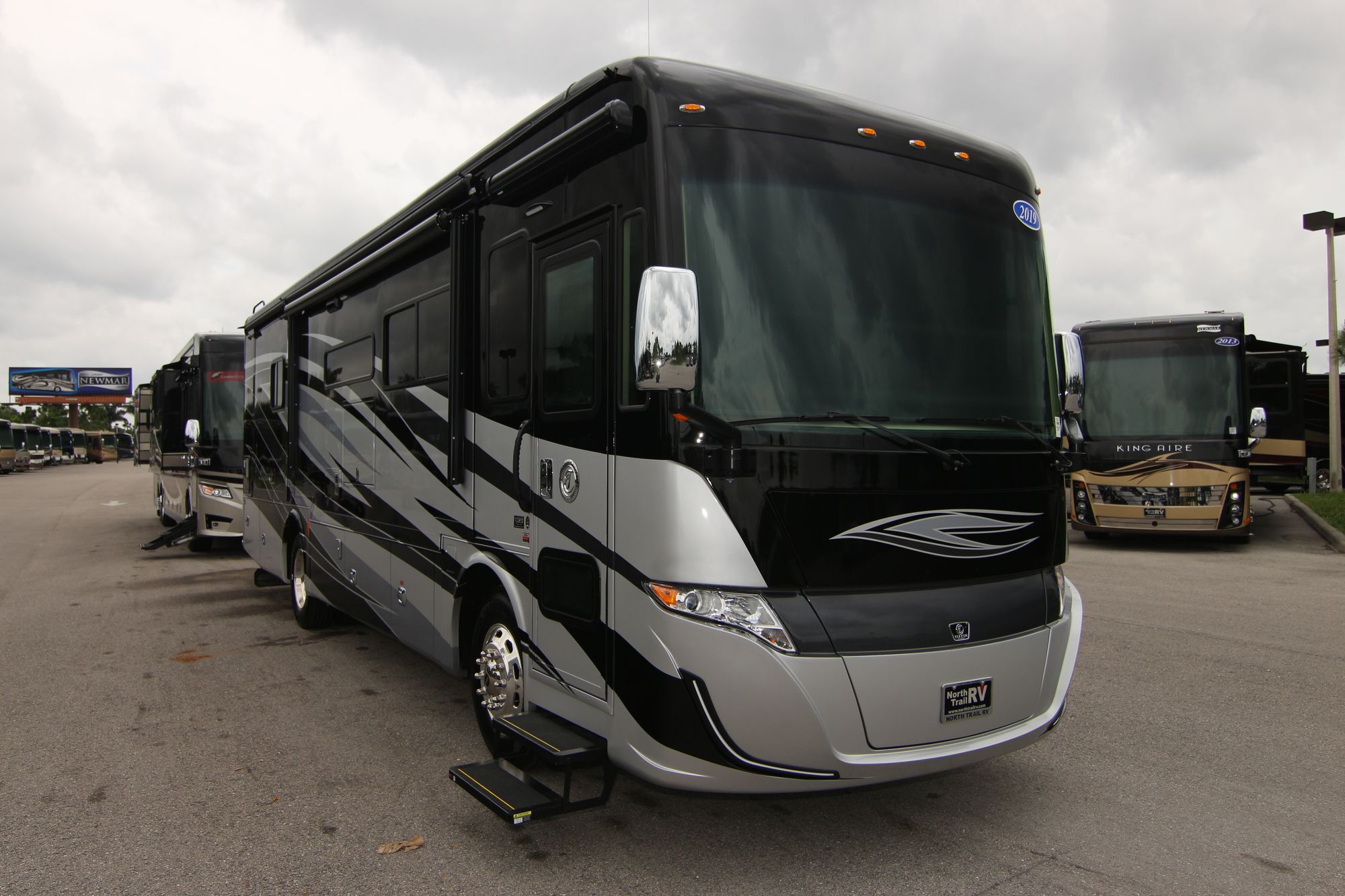 Used 2019 Tiffin Motor Homes Allegro Red 33AA Class A  For Sale