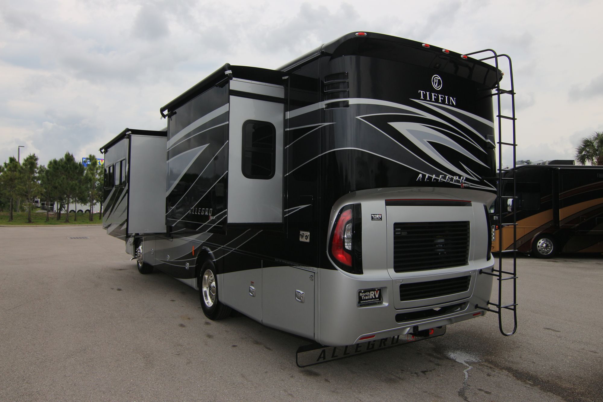 Used 2019 Tiffin Motor Homes Allegro Red 33AA Class A  For Sale