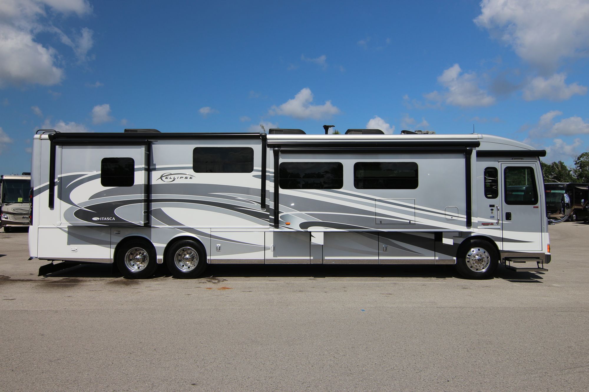 Used 2014 Itasca Ellipse 42GD Class A  For Sale