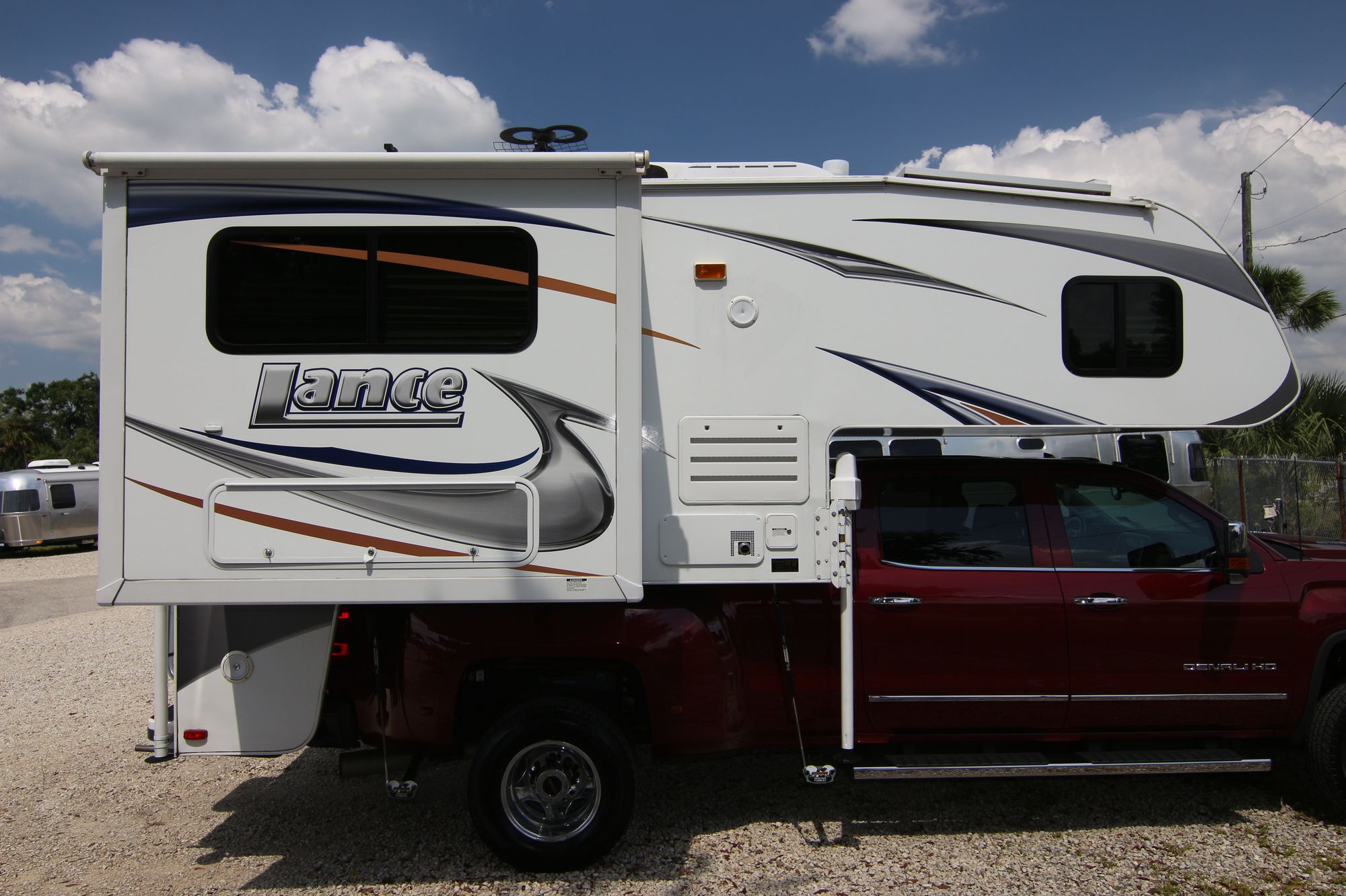 Used 2012 Lance 992 992 Truck Camper  For Sale