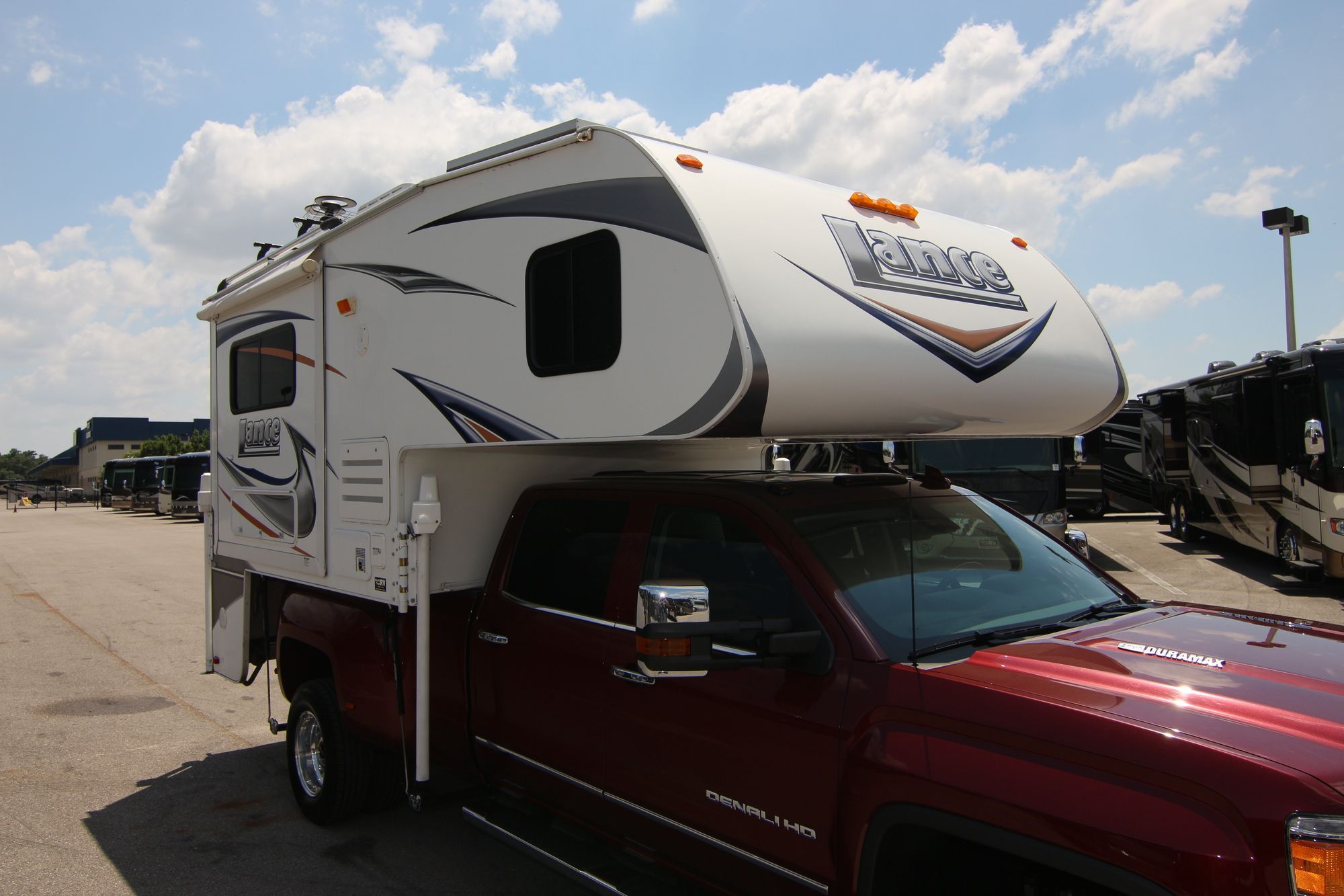 Used 2012 Lance 992 992 Truck Camper  For Sale