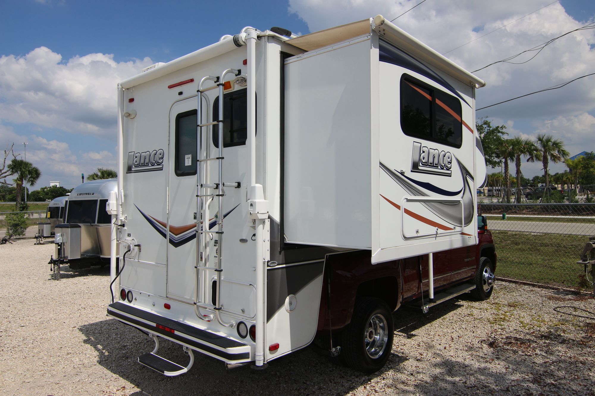 Used 2012 Lance 992 992 Truck Camper  For Sale