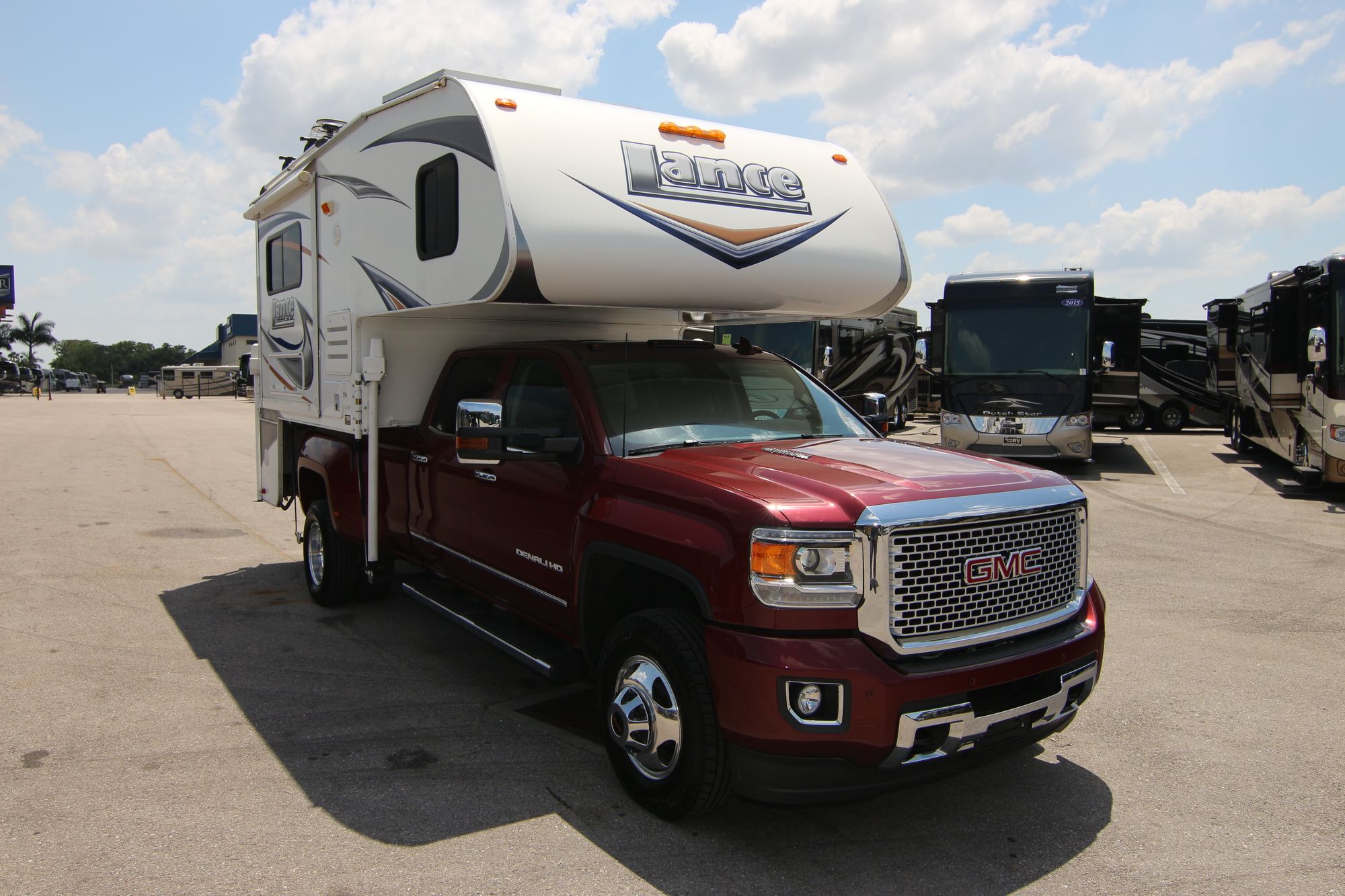 Used 2012 Lance 992 992 Truck Camper  For Sale