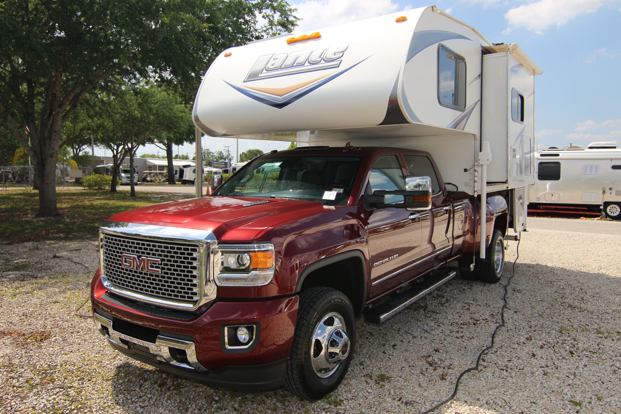 Used 2012 Lance 992 992 Truck Camper  For Sale