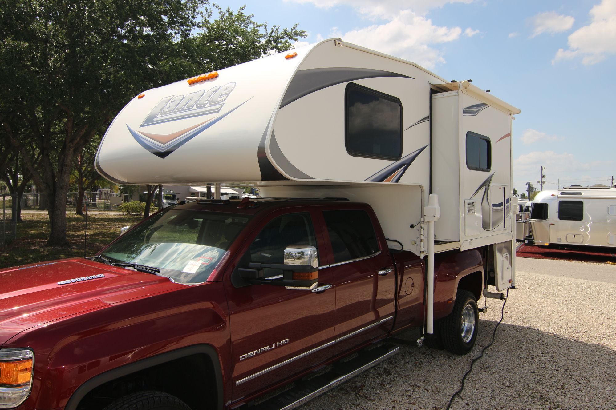 Used 2012 Lance 992 992 Truck Camper  For Sale