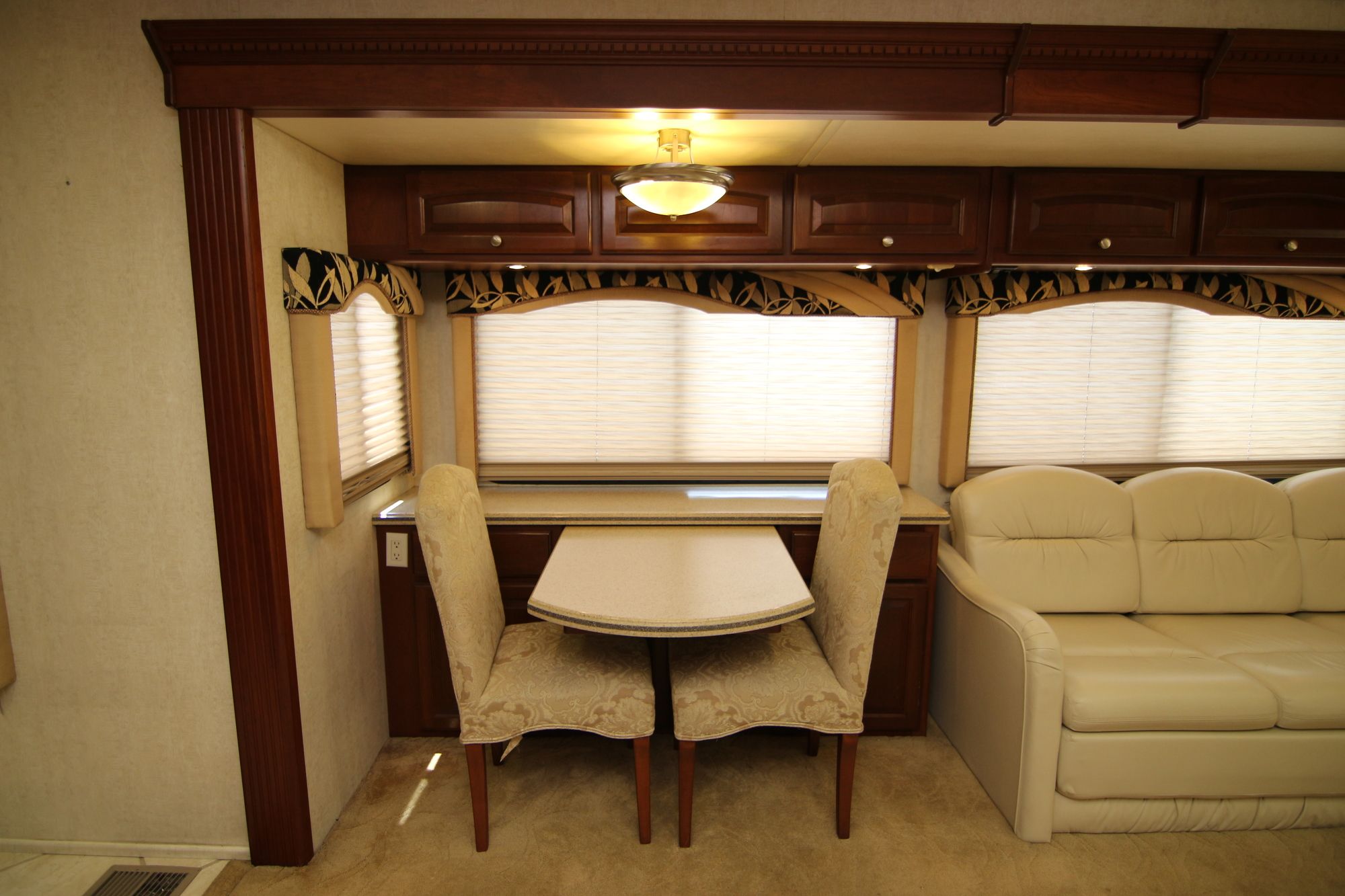 Used 2006 Four Winds Mandalay 40E Class A  For Sale