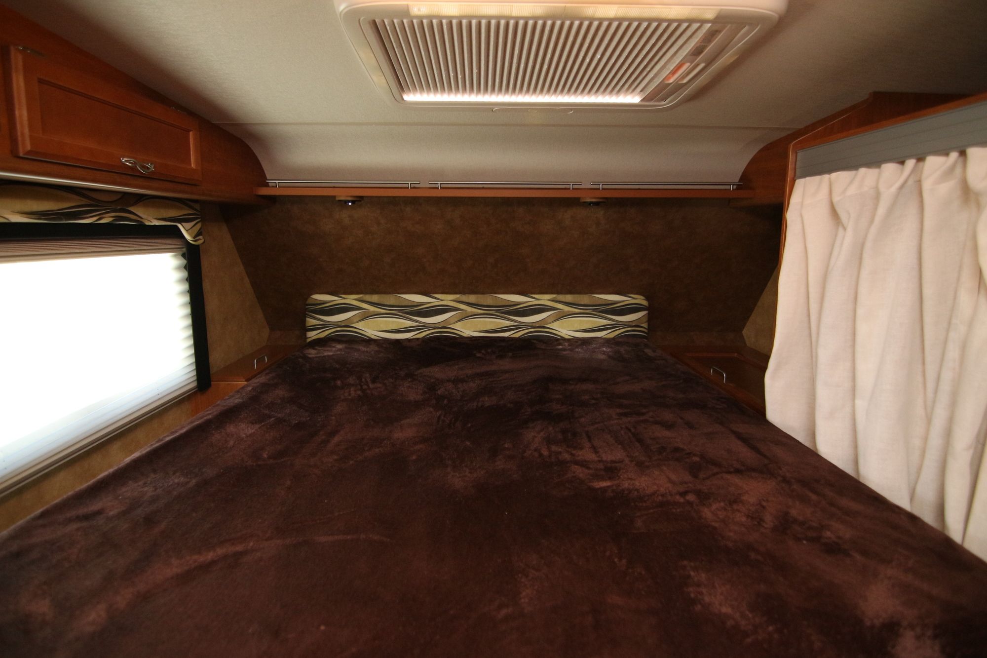 Used 2012 Lance 992 992 Truck Camper  For Sale