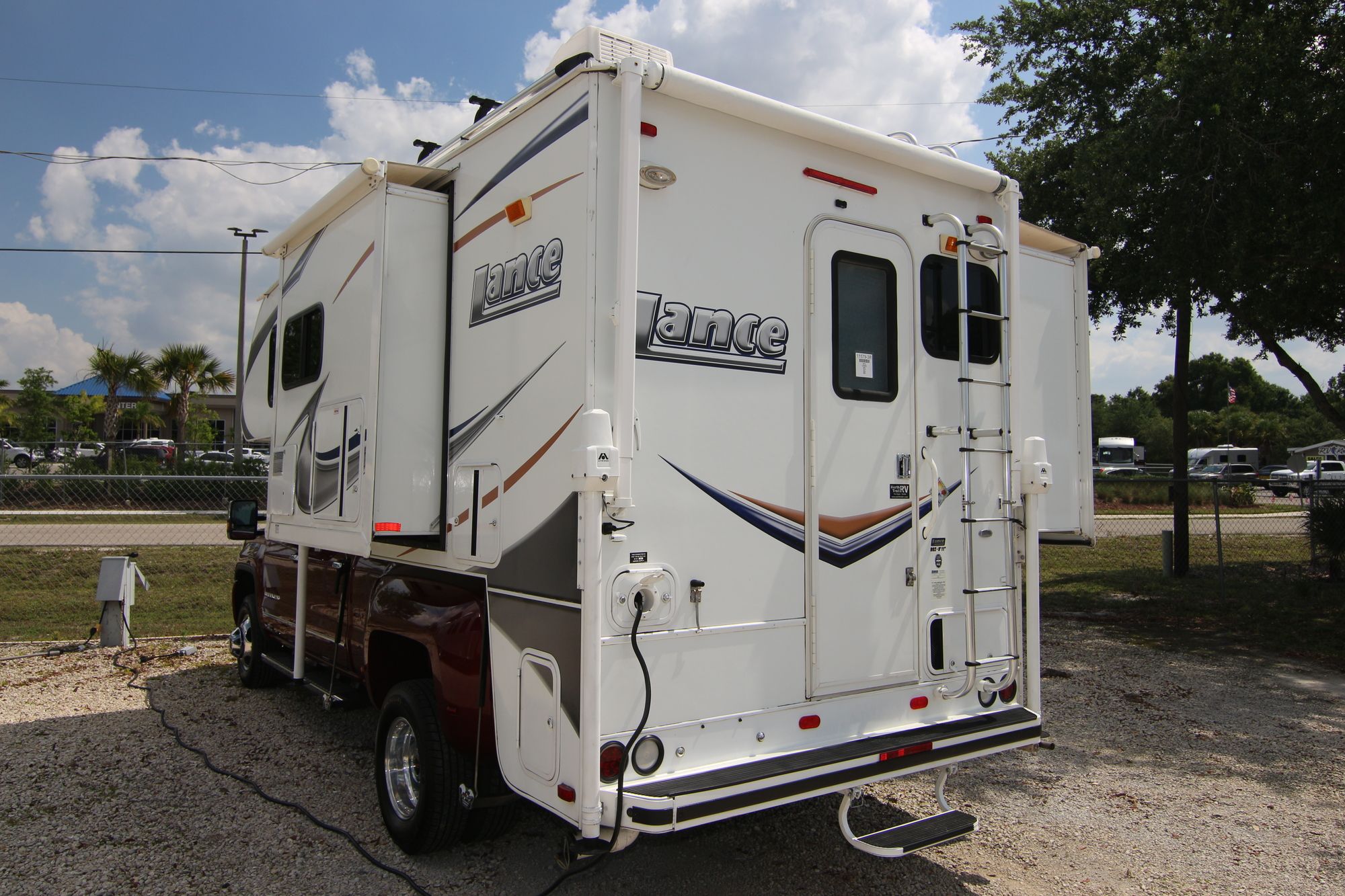 Used 2012 Lance 992 992 Truck Camper  For Sale