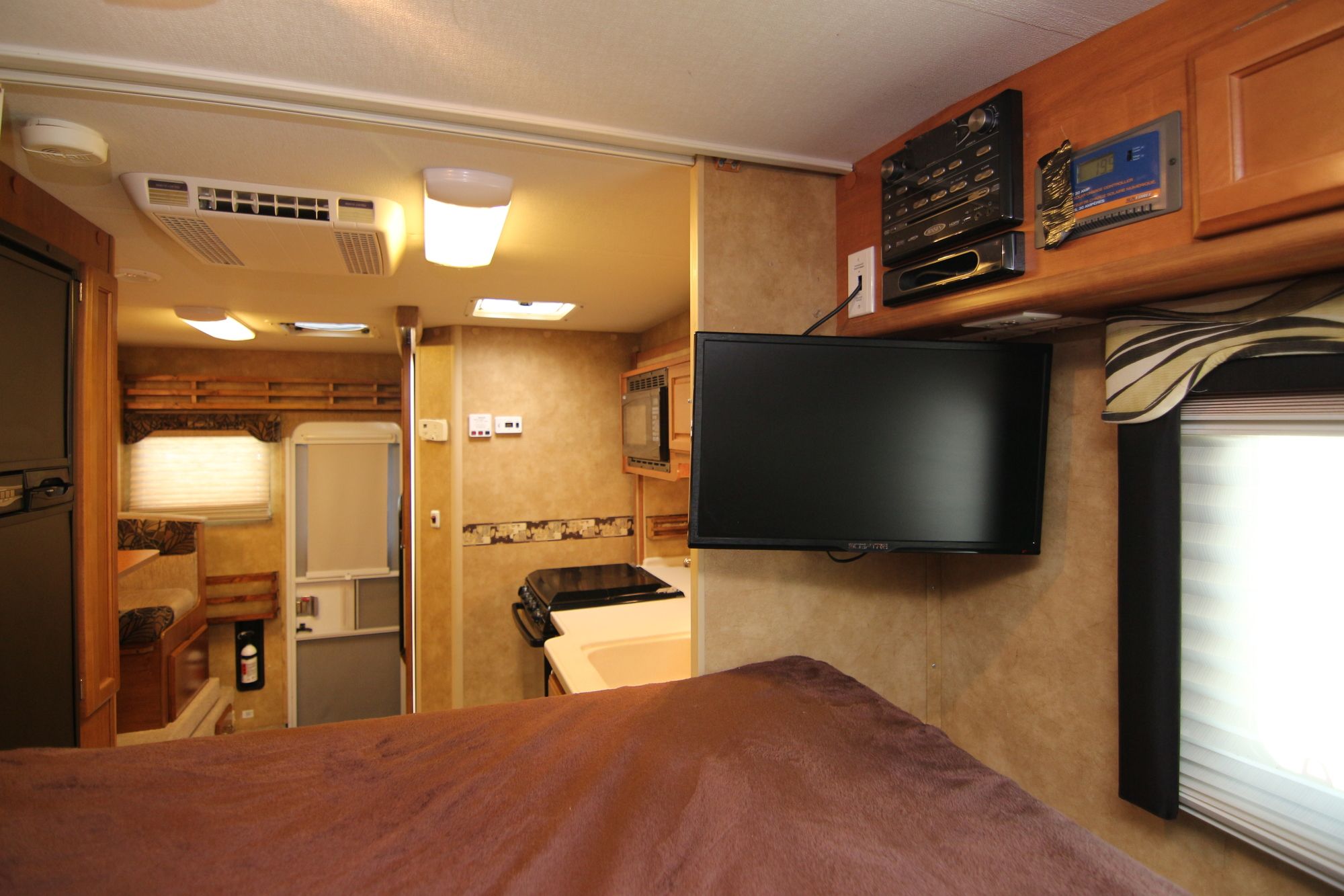 Used 2012 Lance 992 992 Truck Camper  For Sale