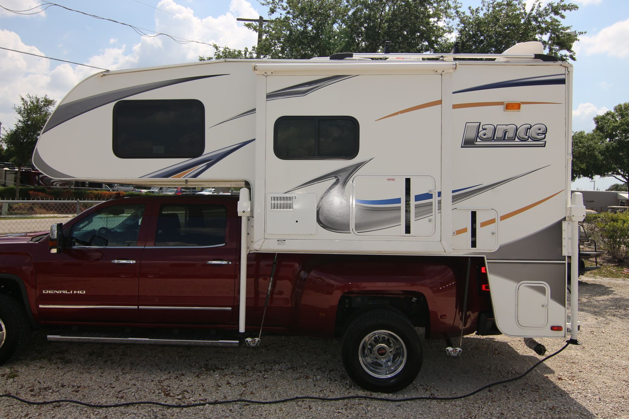 Used 2012 Lance 992 992 Truck Camper  For Sale