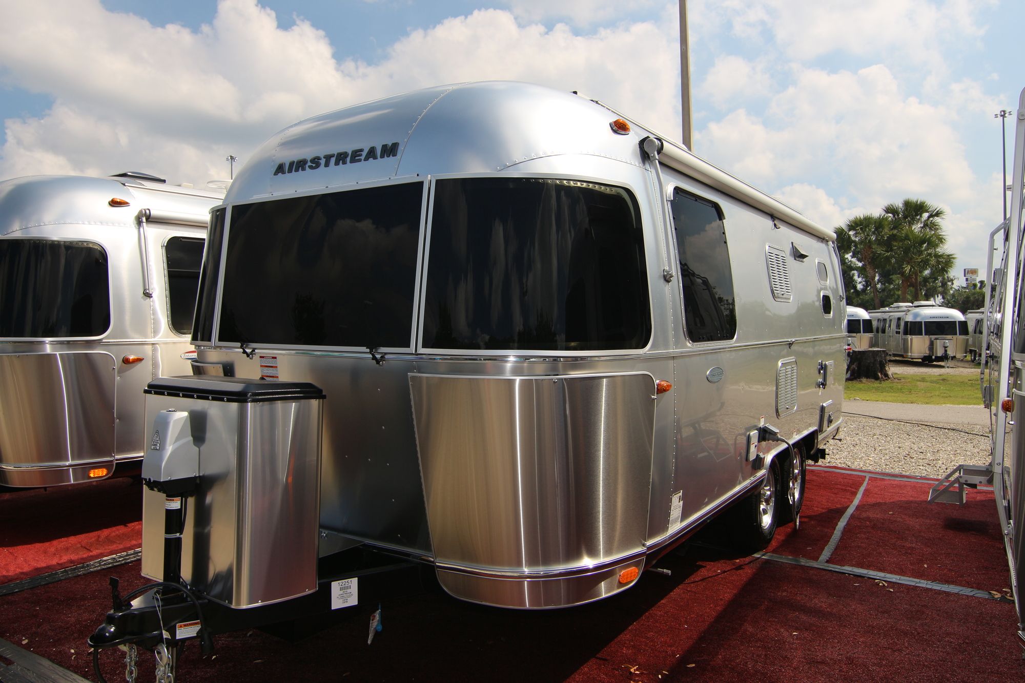 New 2019 Airstream Flying Cloud 23FB Travel Trailer  For Sale