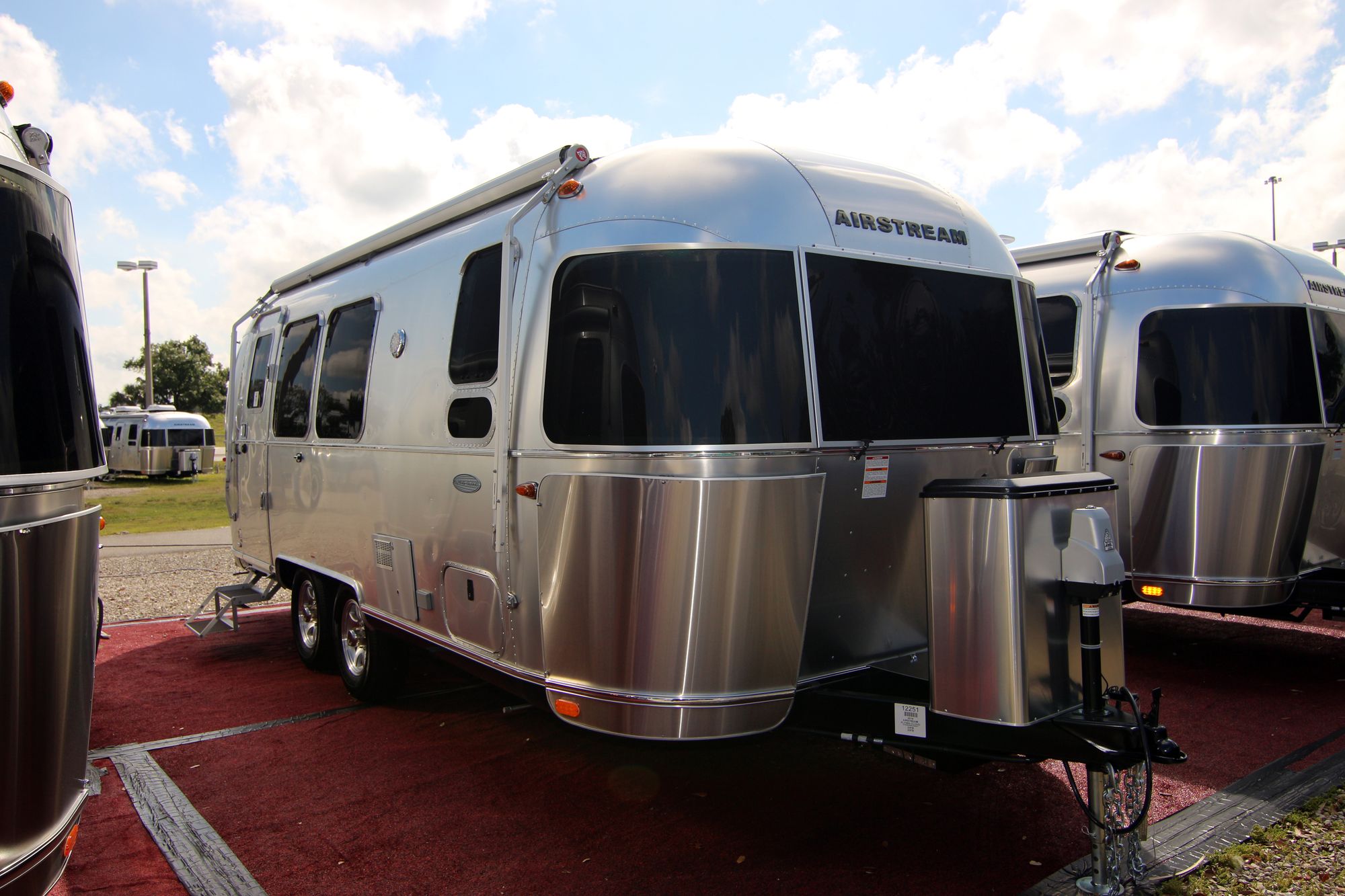 New 2019 Airstream Flying Cloud 23FB Travel Trailer  For Sale