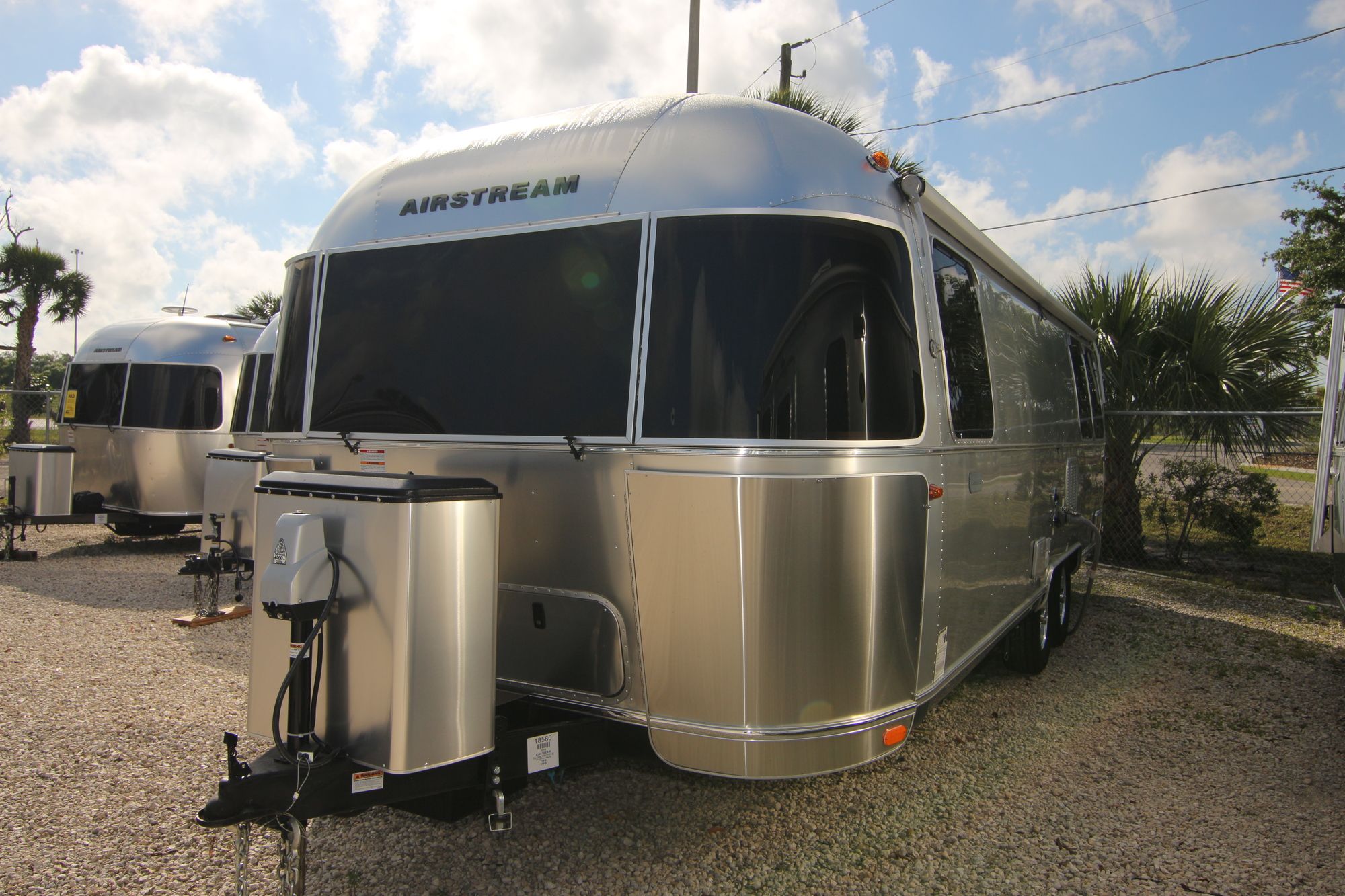 Used 2018 Airstream Globetrotter 27FB Travel Trailer  For Sale