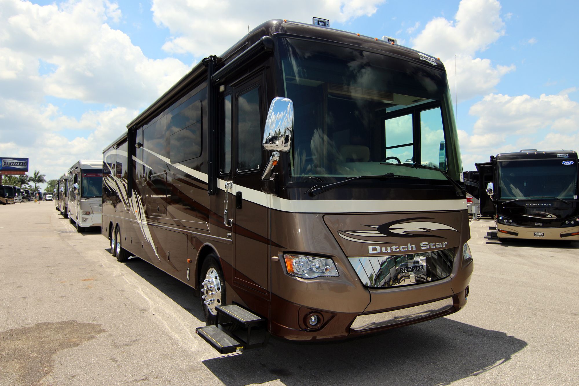 Used 2014 Newmar Dutch Star 4369 Class A  For Sale