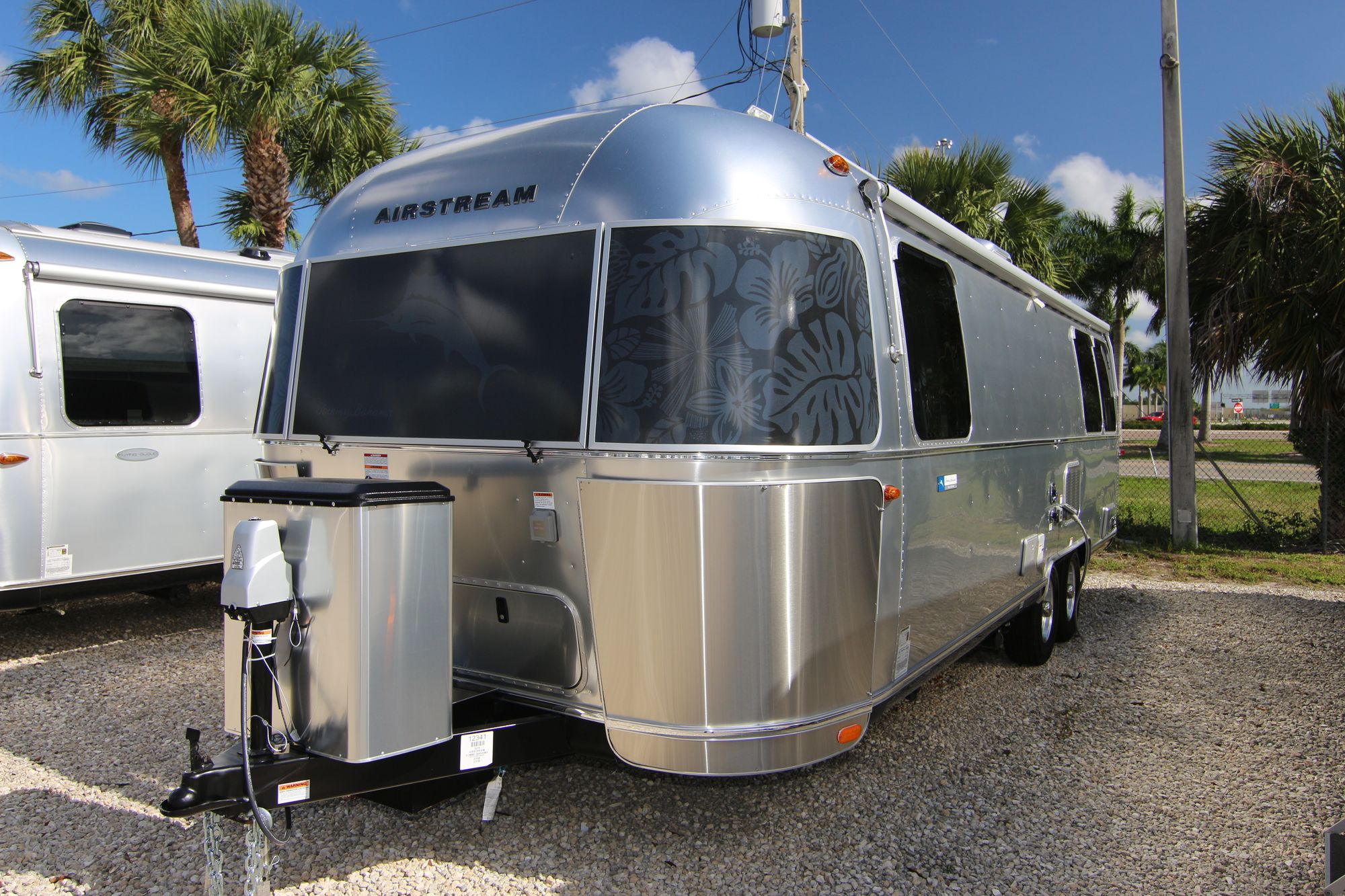 New 2019 Airstream Tommy Bahama 27FB Travel Trailer  For Sale