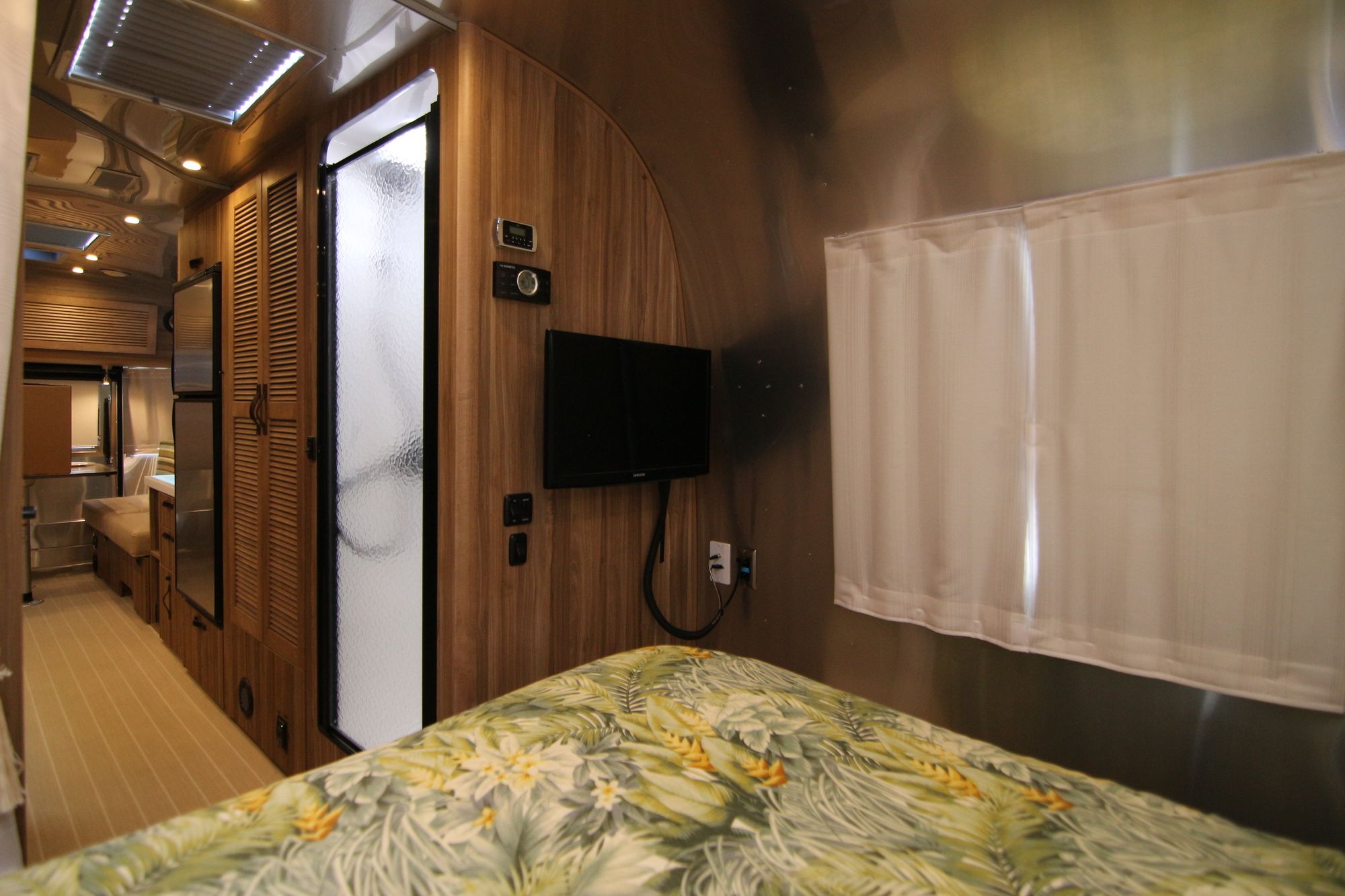 New 2019 Airstream Tommy Bahama 27FB Travel Trailer  For Sale