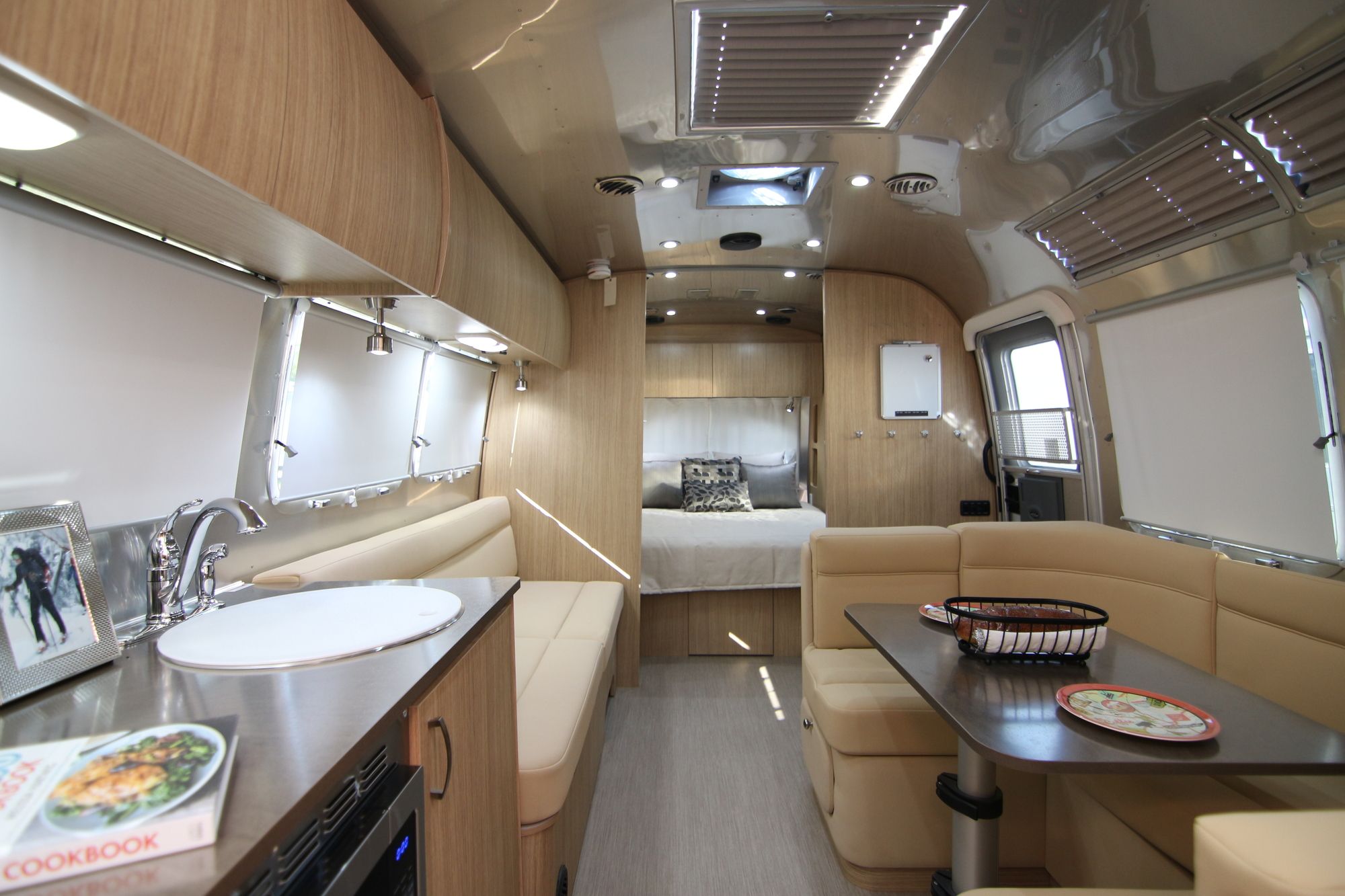 New 2019 Airstream Flying Cloud 30FB Travel Trailer  For Sale