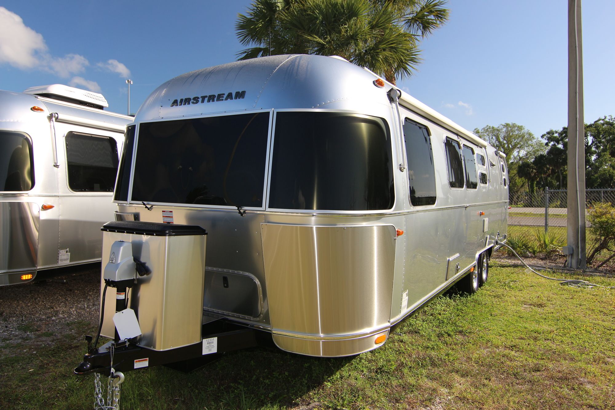 New 2019 Airstream Flying Cloud 30FB Travel Trailer  For Sale