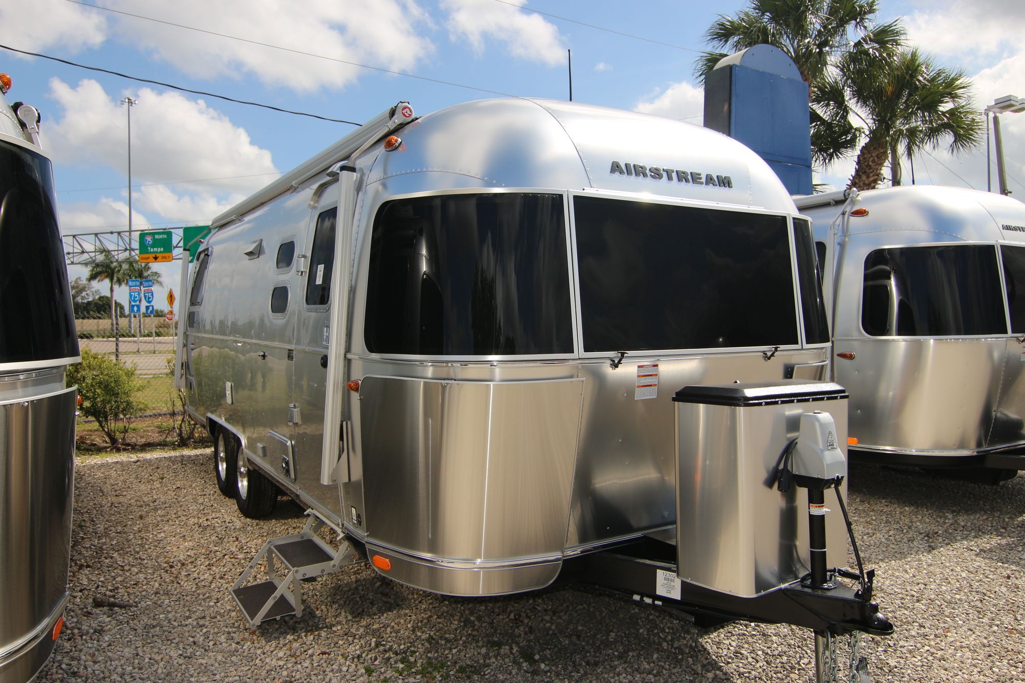 New 2019 Airstream Intl Serenity 25RB Travel Trailer  For Sale