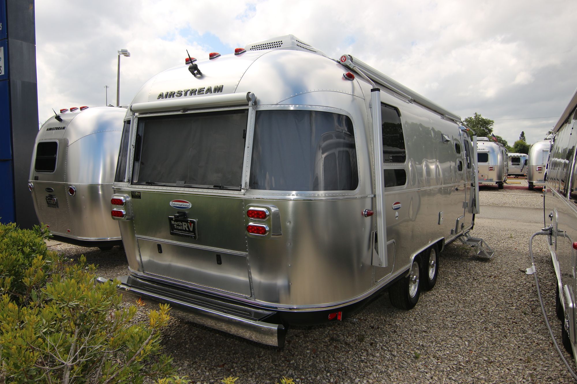 New 2019 Airstream Intl Serenity 25RB Travel Trailer  For Sale