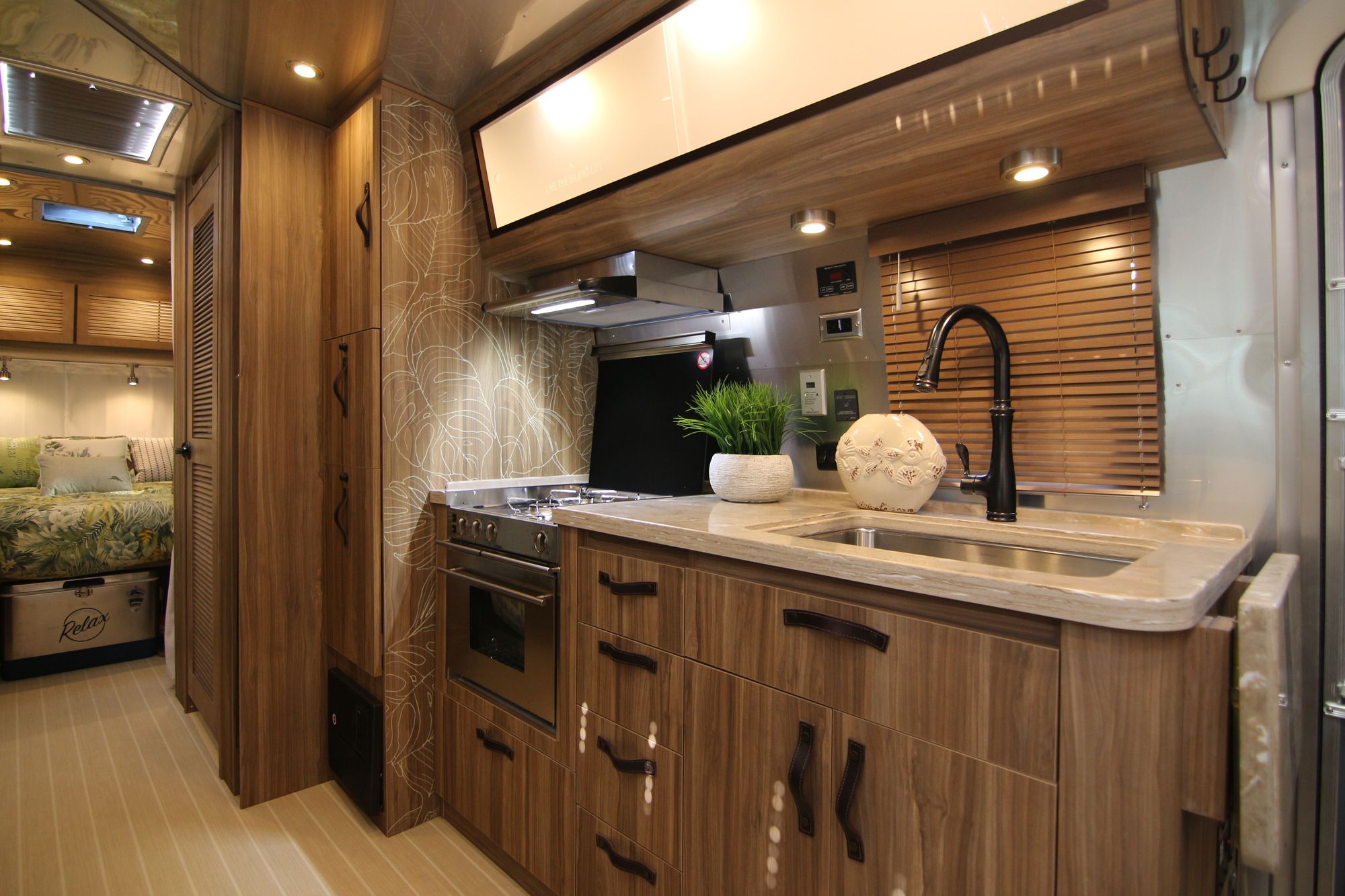 New 2019 Airstream Tommy Bahama 27FB Travel Trailer  For Sale