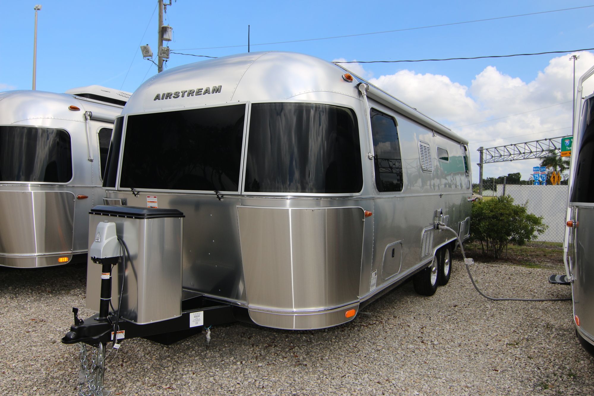 New 2019 Airstream Intl Serenity 25RB Travel Trailer  For Sale