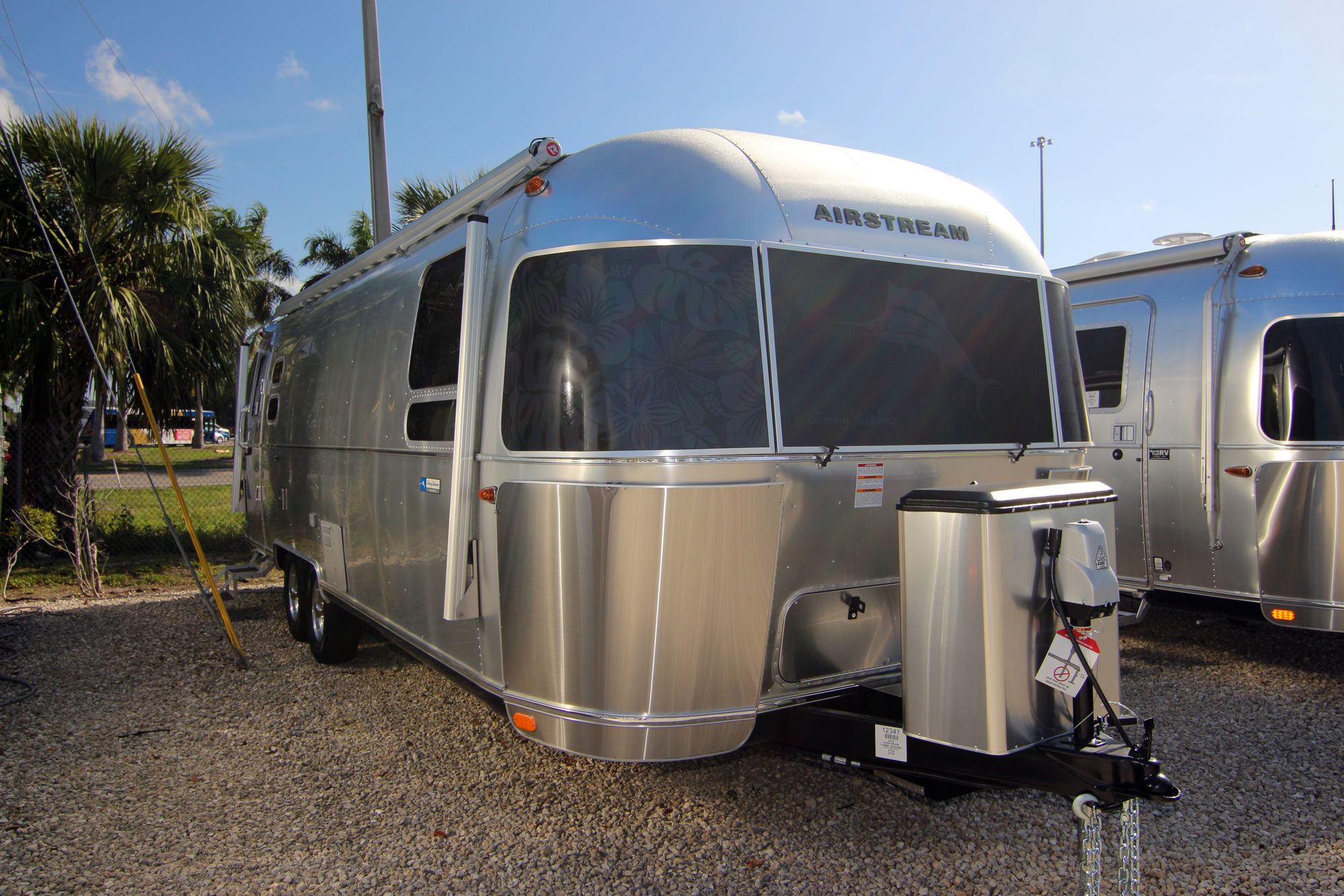 New 2019 Airstream Tommy Bahama 27FB Travel Trailer  For Sale