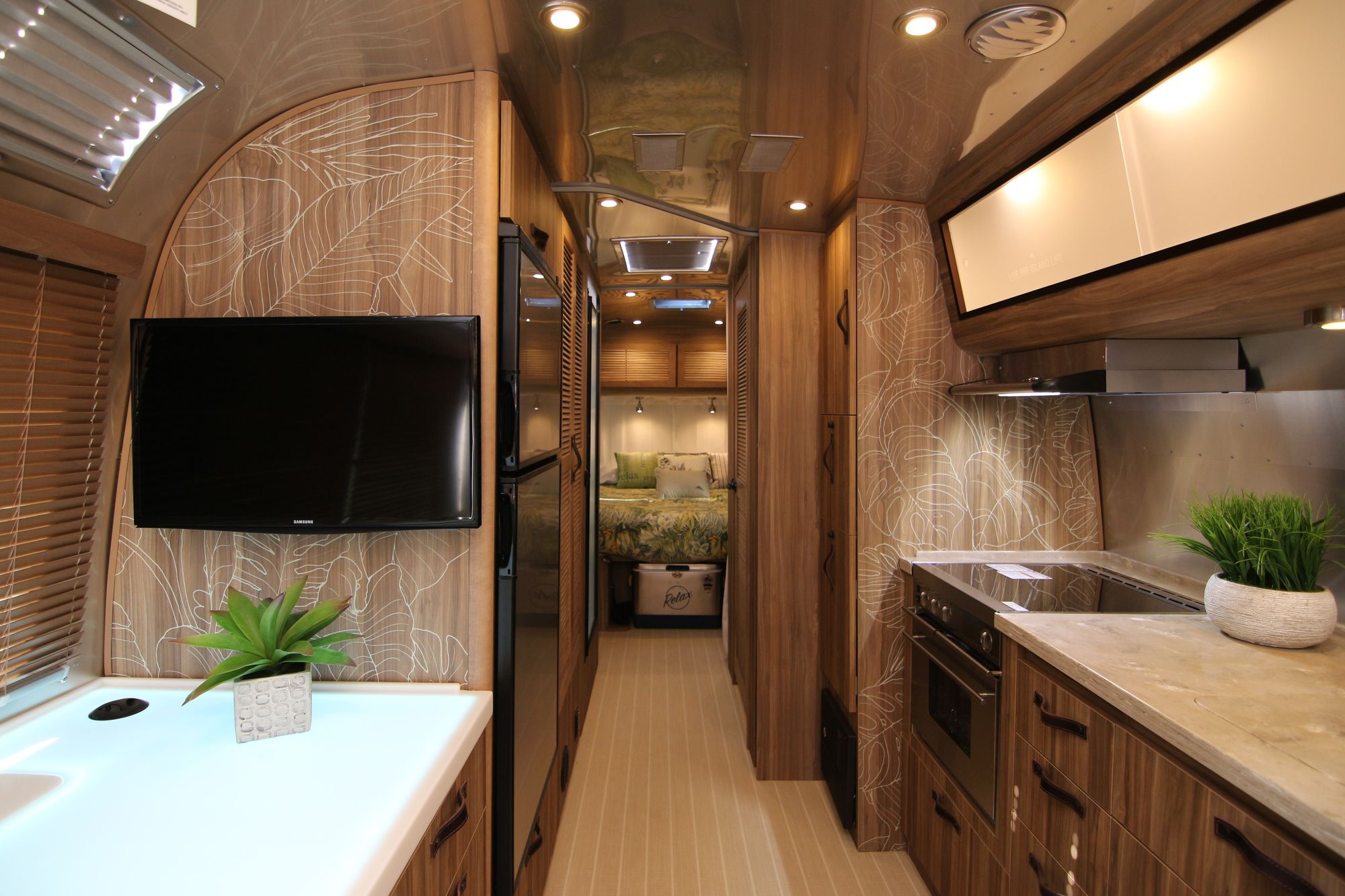 New 2019 Airstream Tommy Bahama 27FB Travel Trailer  For Sale