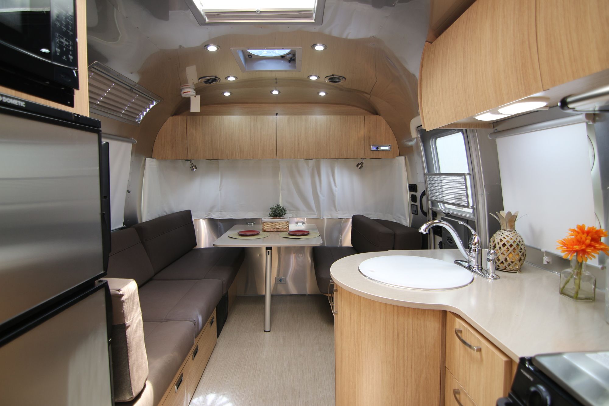 New 2019 Airstream Flying Cloud 25RB Travel Trailer  For Sale