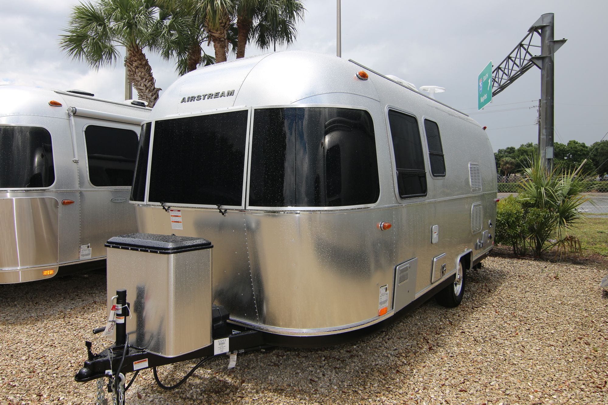 New 2019 Airstream Sport 22FB Travel Trailer  For Sale