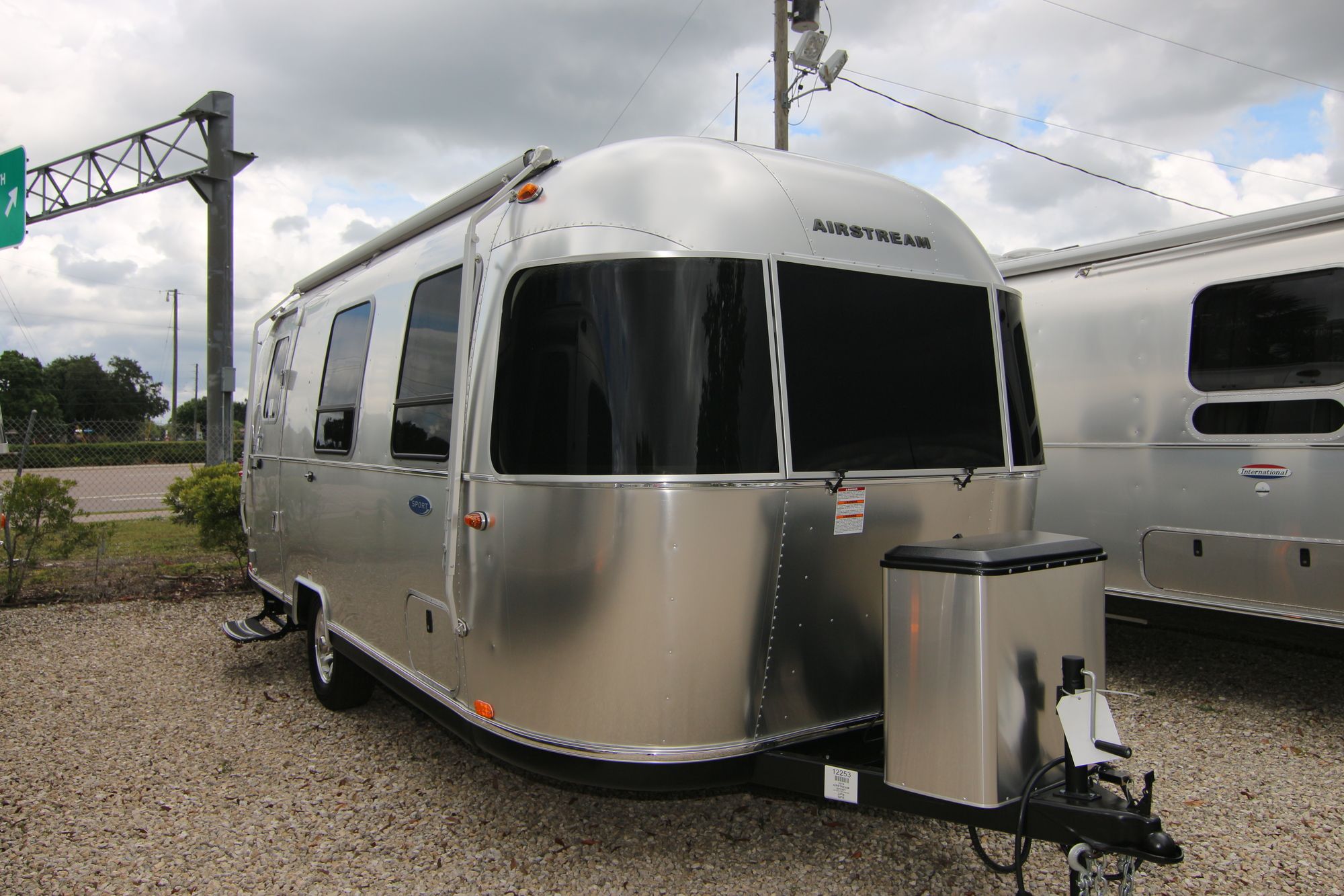 New 2019 Airstream Sport 22FB Travel Trailer  For Sale