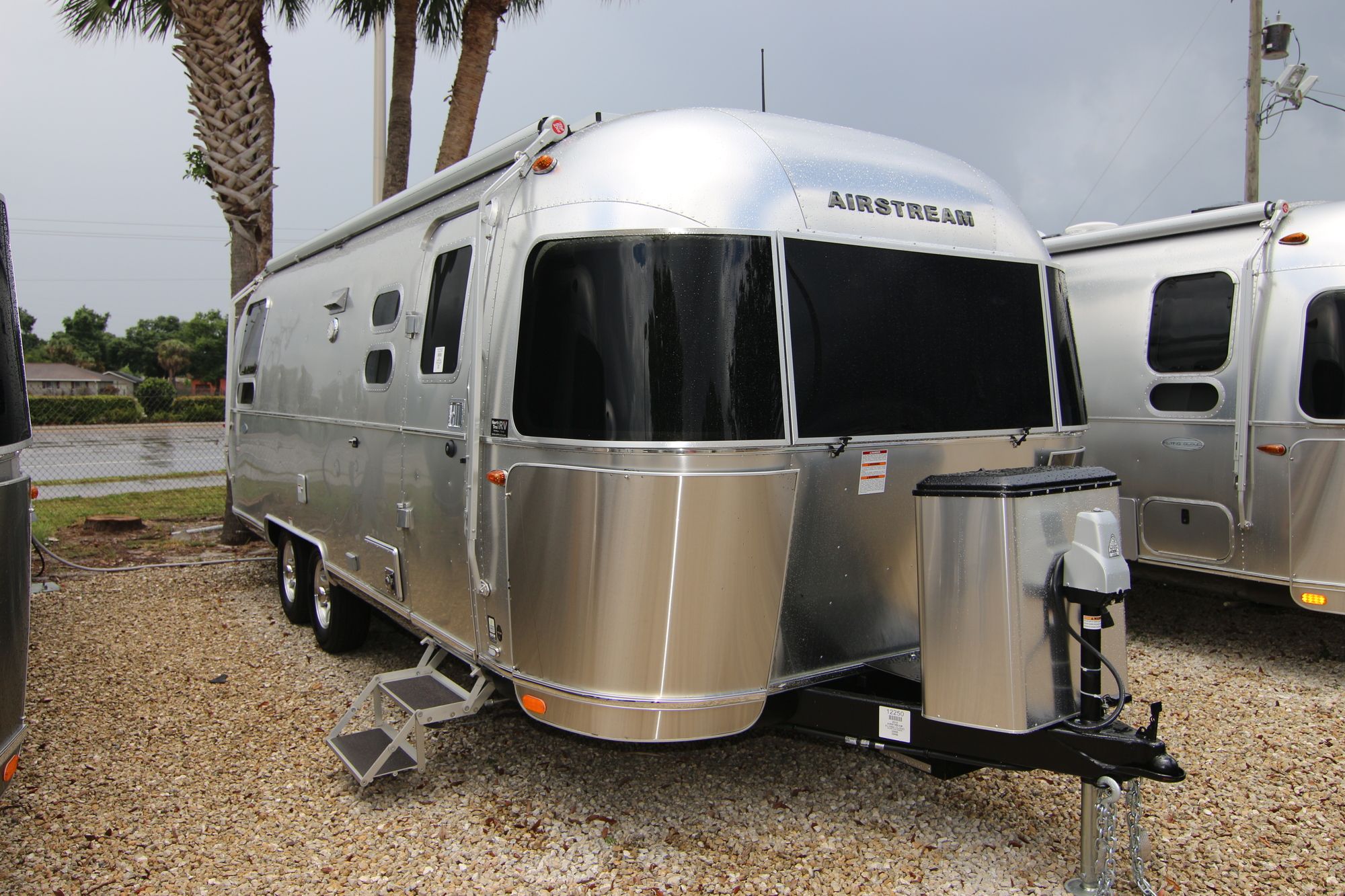 New 2019 Airstream Flying Cloud 25RB Travel Trailer  For Sale