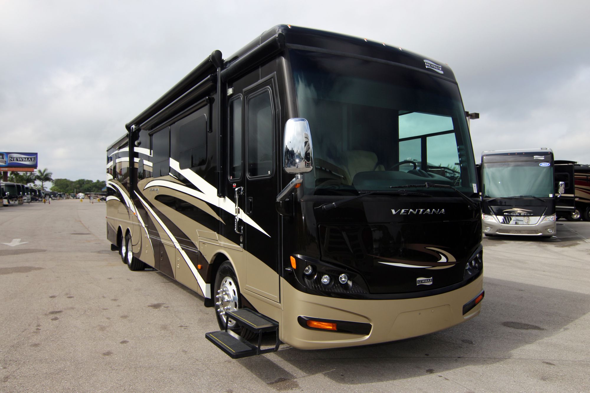 Used 2015 Newmar Ventana 4002 Class A  For Sale