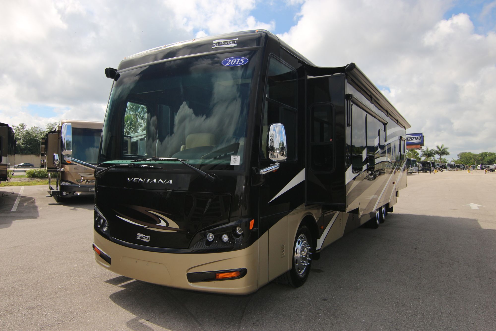 Used 2015 Newmar Ventana 4002 Class A  For Sale