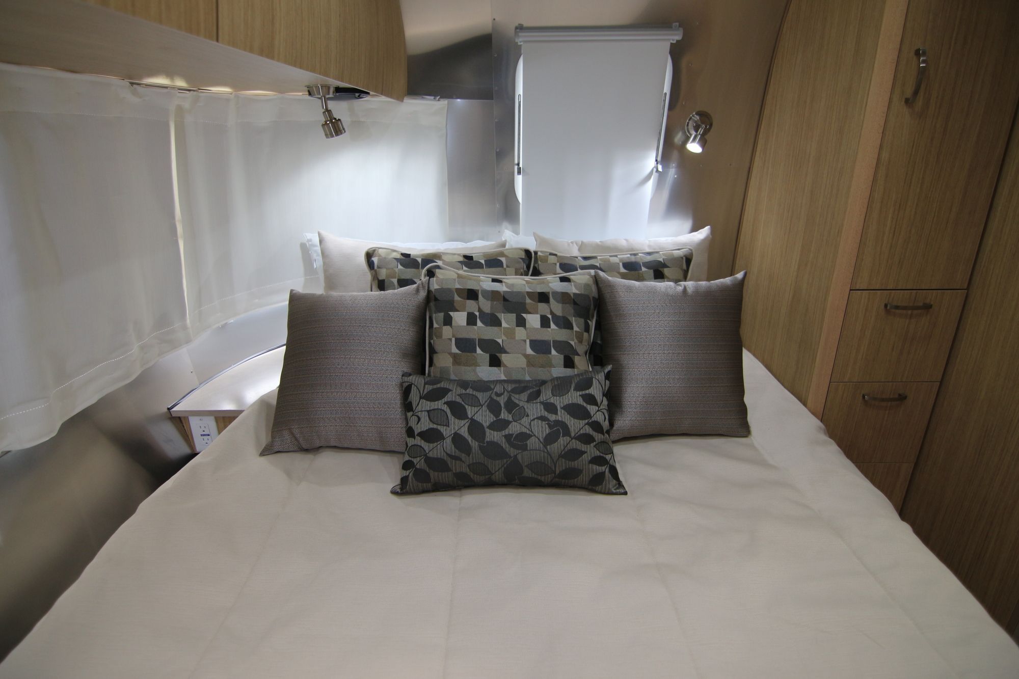 New 2019 Airstream Flying Cloud 25RB Travel Trailer  For Sale