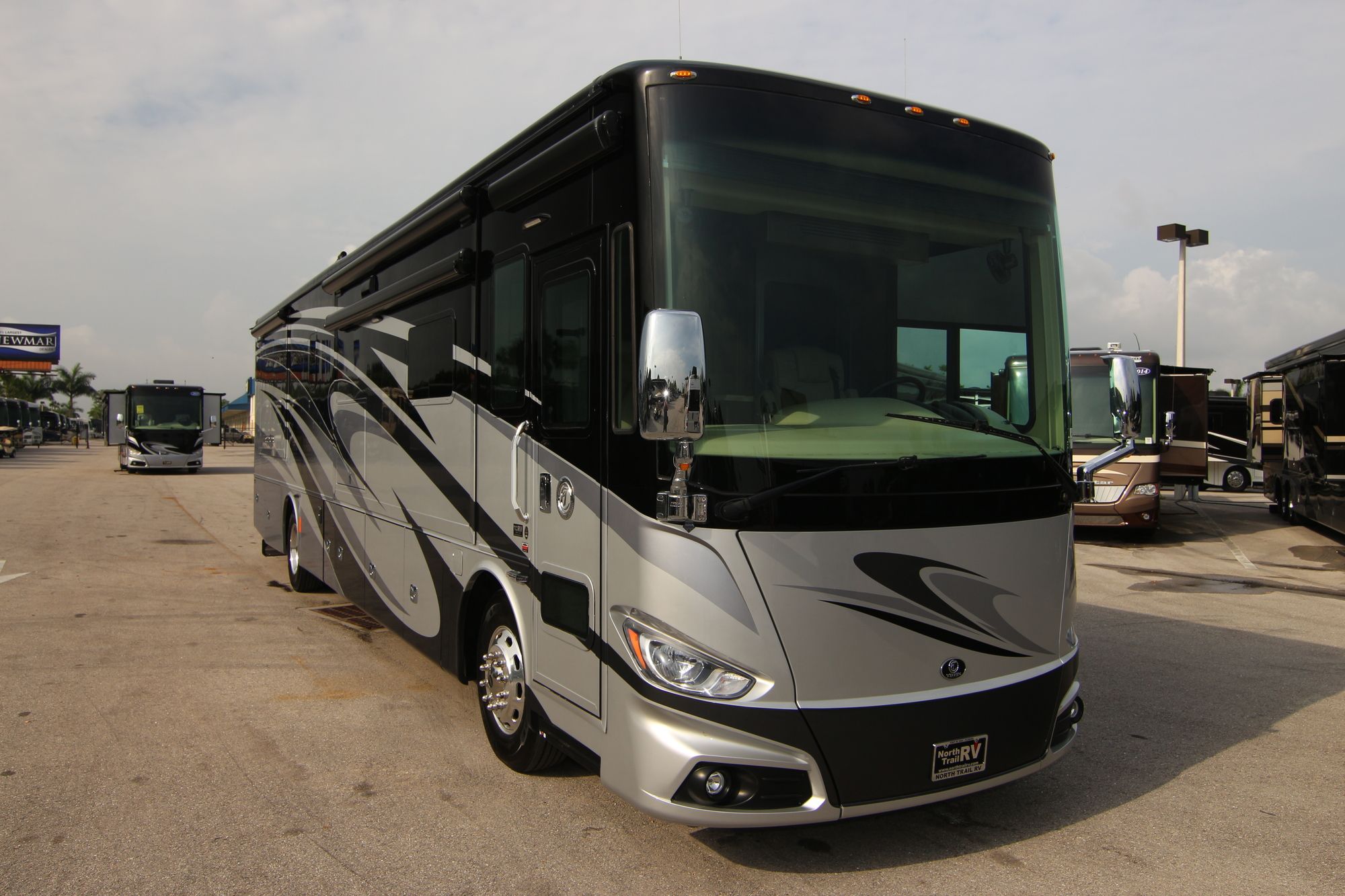 Used 2017 Tiffin Motor Homes Phaeton 40QKH Class A  For Sale