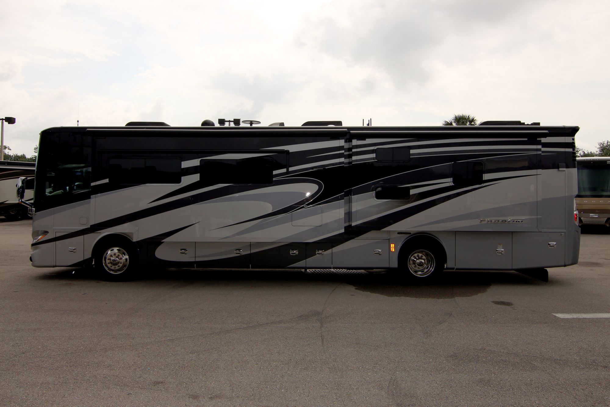 Used 2017 Tiffin Motor Homes Phaeton 40QKH Class A  For Sale