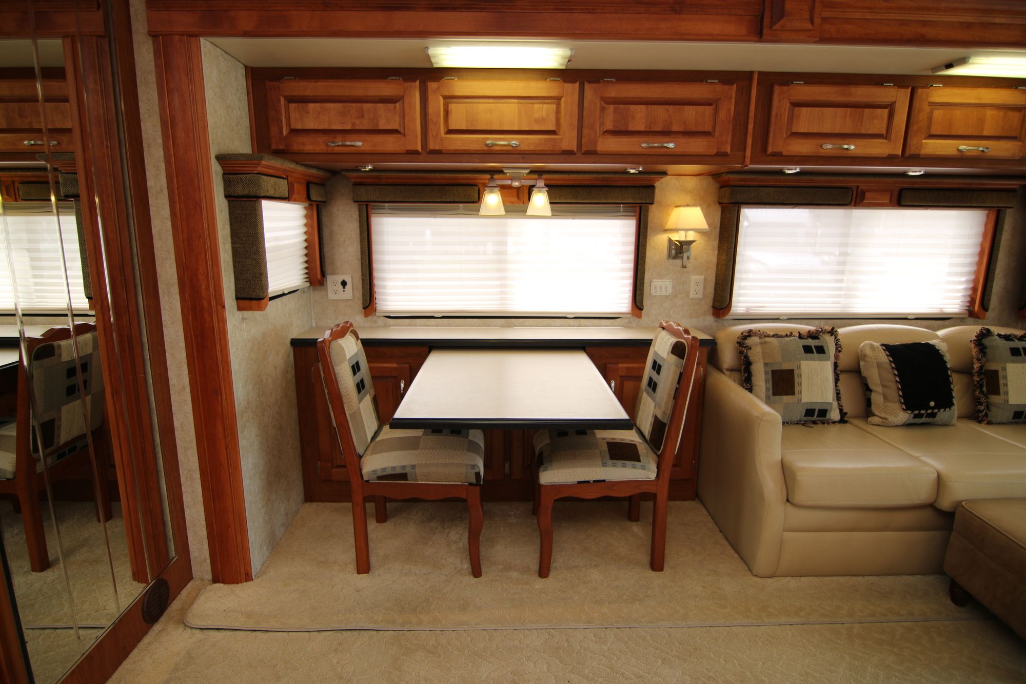 Used 2006 Holiday Rambler Endeavor 40PDQ Class A  For Sale